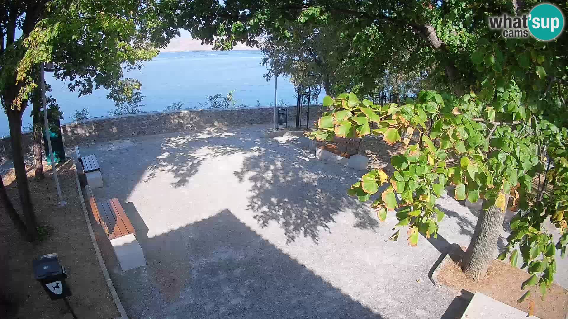 Spletna kamera Senj v živo – Park pisateljev in Velebitski kanal