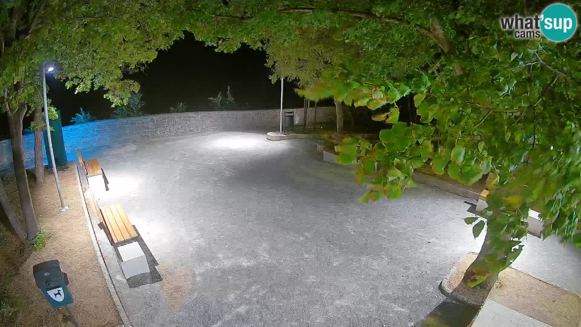 Spletna kamera Senj v živo – Park pisateljev in Velebitski kanal