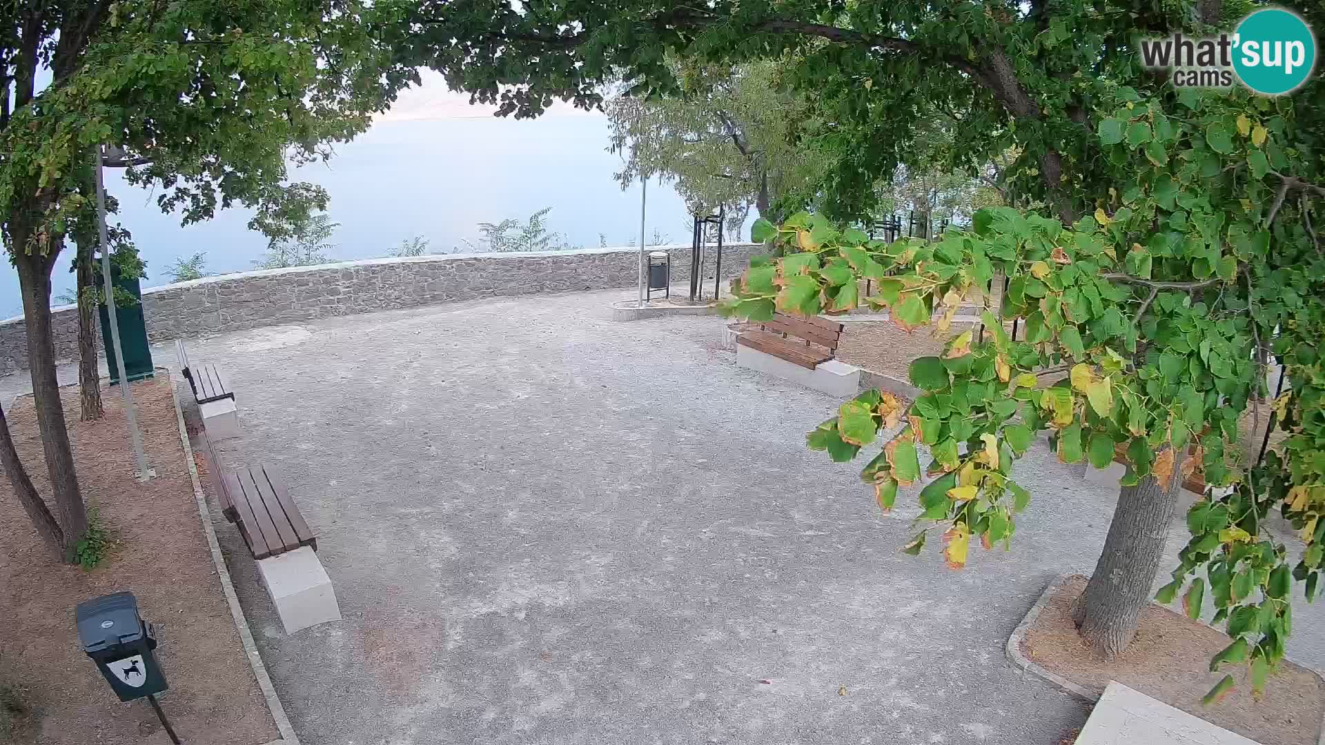 Kamera uživo Senj – Park književnika i Velebitski kanal