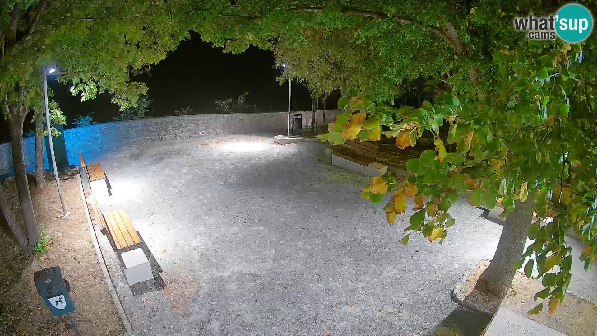 Spletna kamera Senj v živo – Park pisateljev in Velebitski kanal
