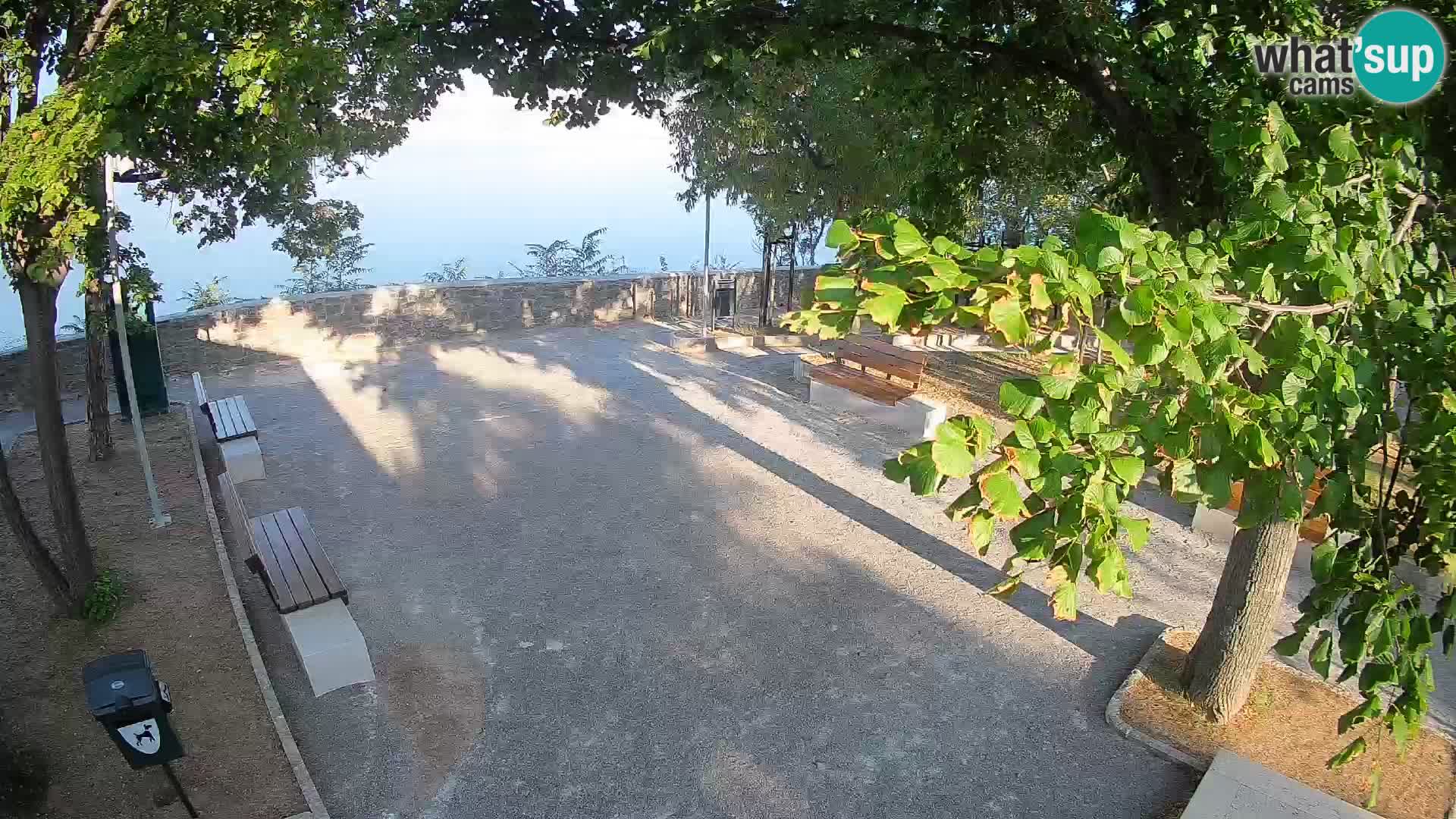 Kamera uživo Senj – Park književnika i Velebitski kanal