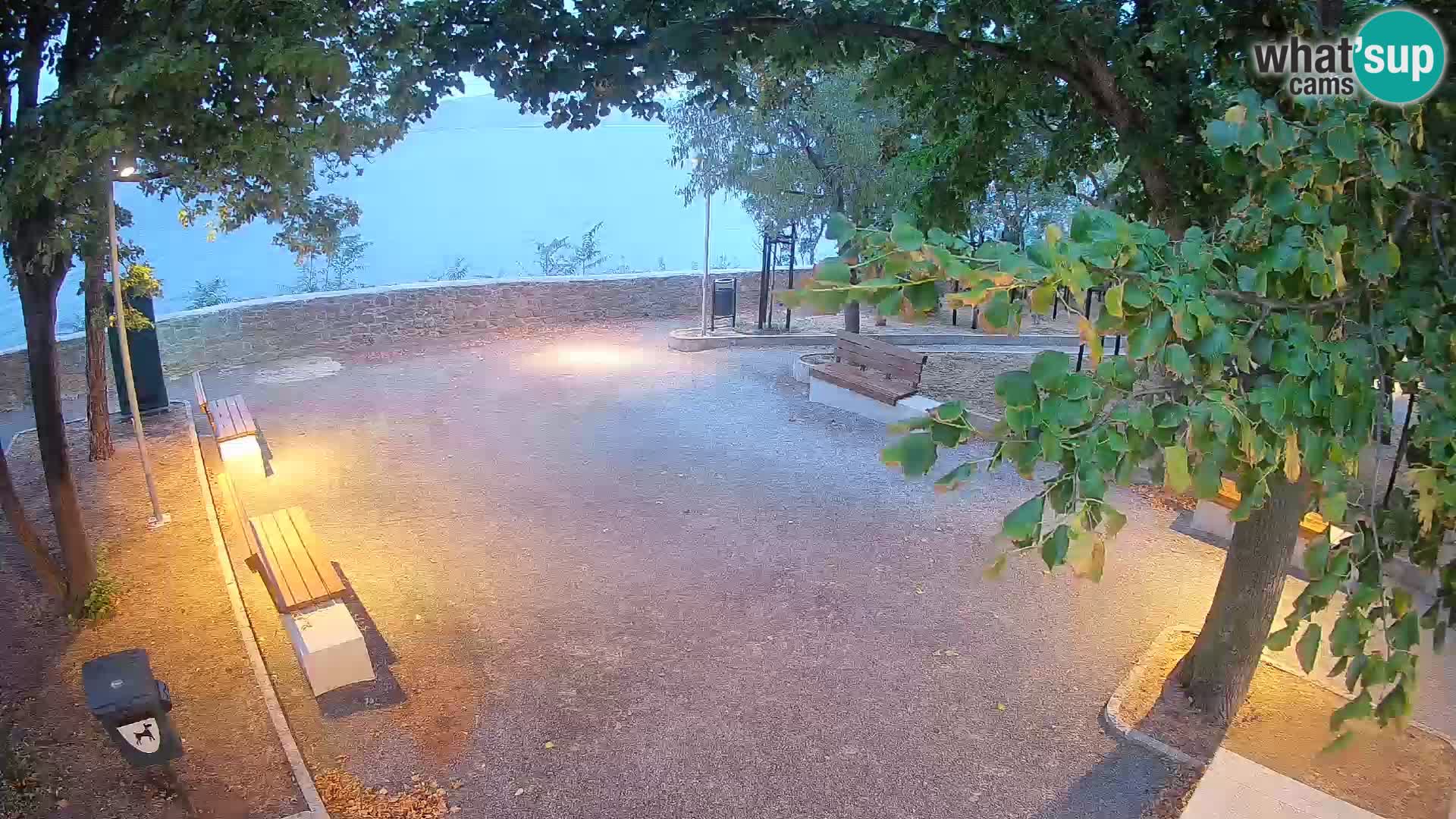 Webcam Senj en direct – Parc des Écrivains et canal du Velebit
