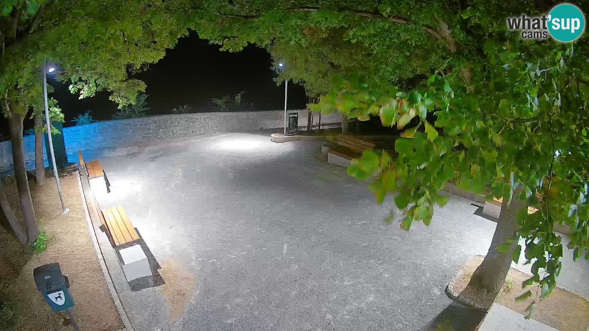 Spletna kamera Senj v živo – Park pisateljev in Velebitski kanal