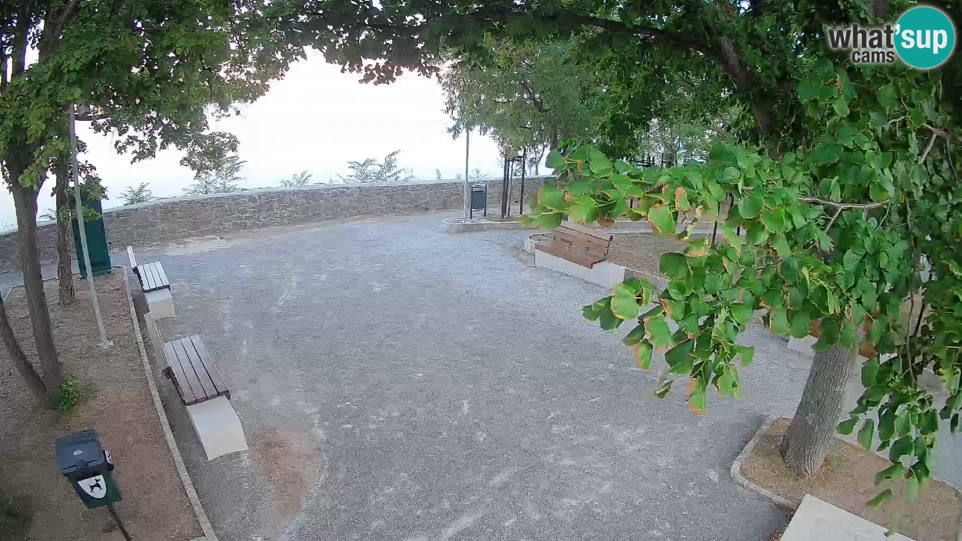 Spletna kamera Senj v živo – Park pisateljev in Velebitski kanal