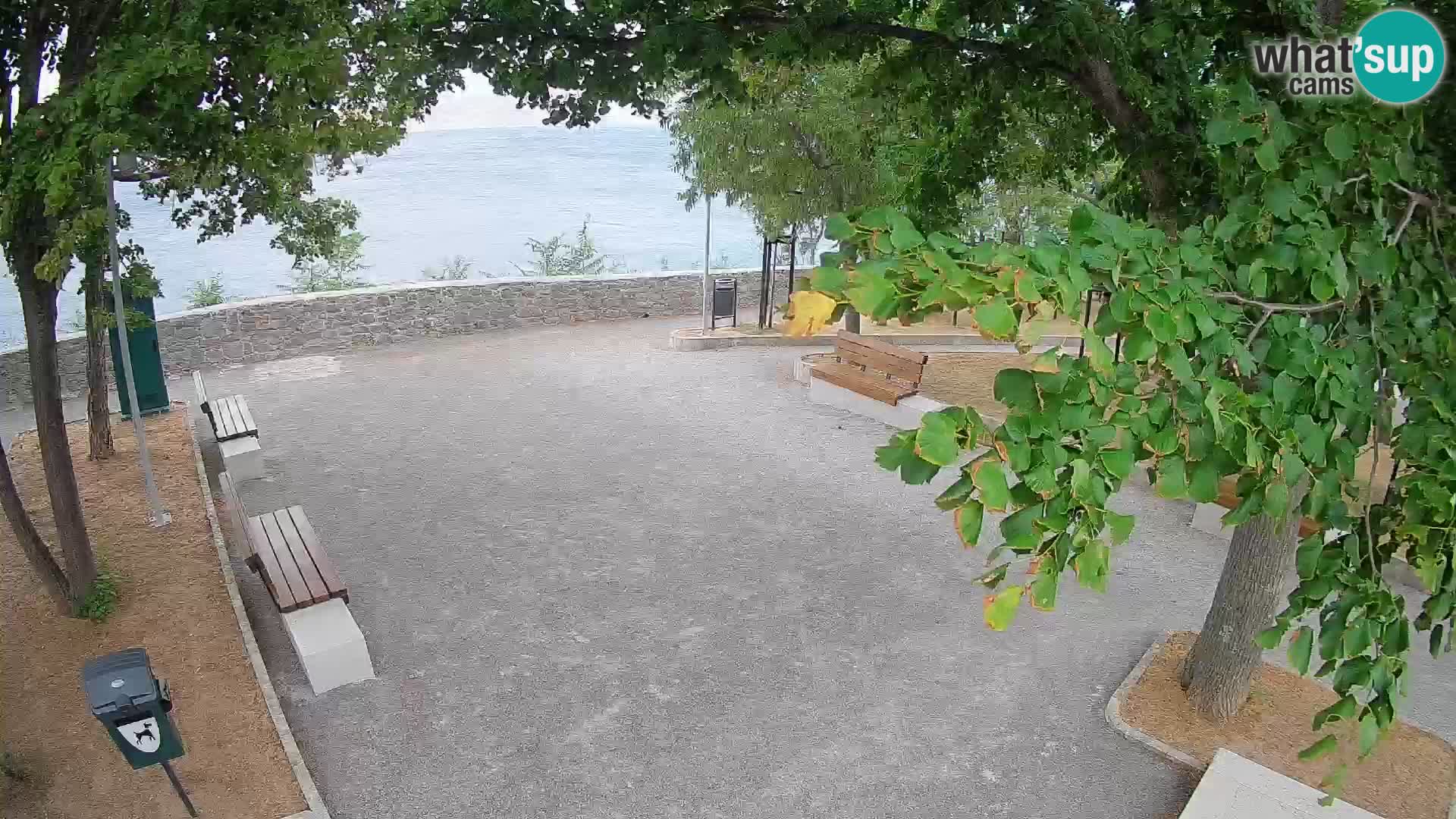 Spletna kamera Senj v živo – Park pisateljev in Velebitski kanal