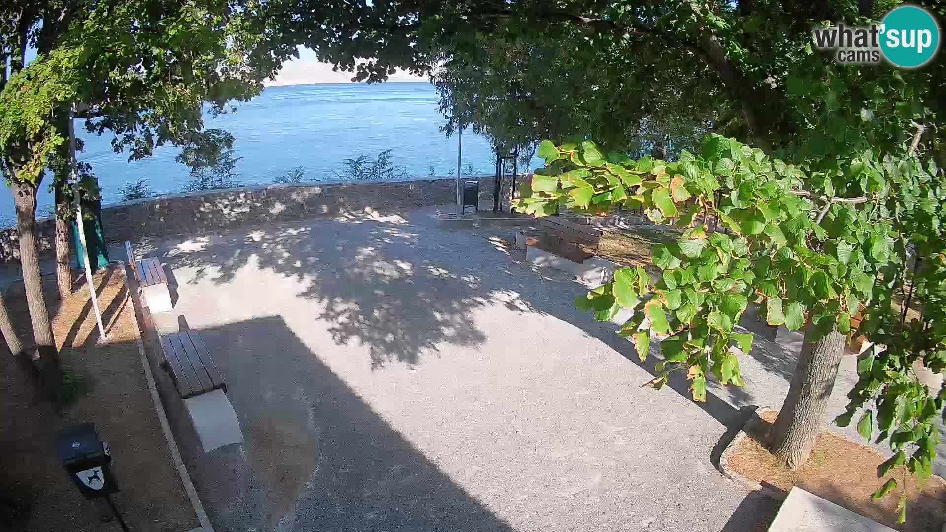 Spletna kamera Senj v živo – Park pisateljev in Velebitski kanal