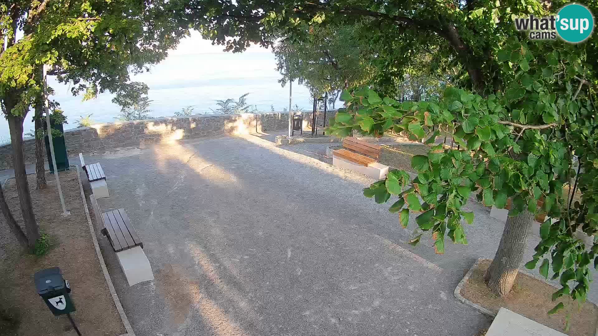 Spletna kamera Senj v živo – Park pisateljev in Velebitski kanal