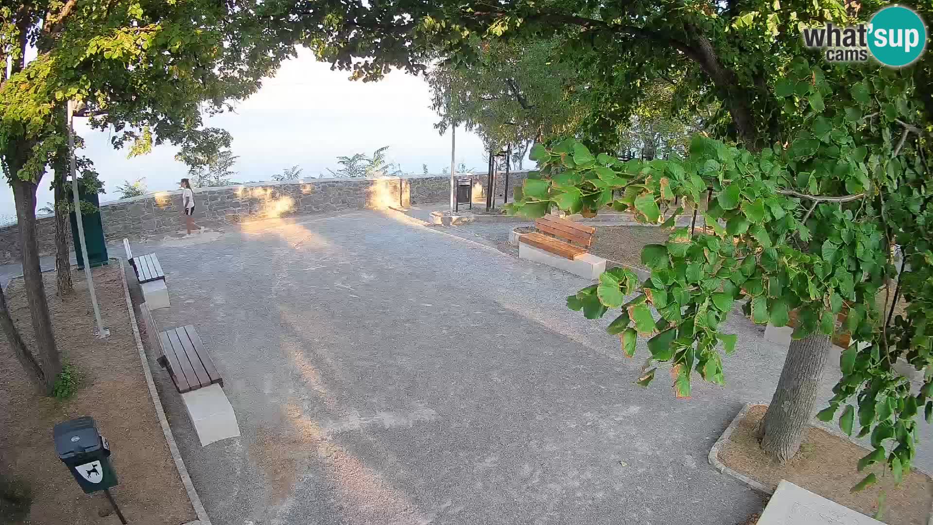 Spletna kamera Senj v živo – Park pisateljev in Velebitski kanal