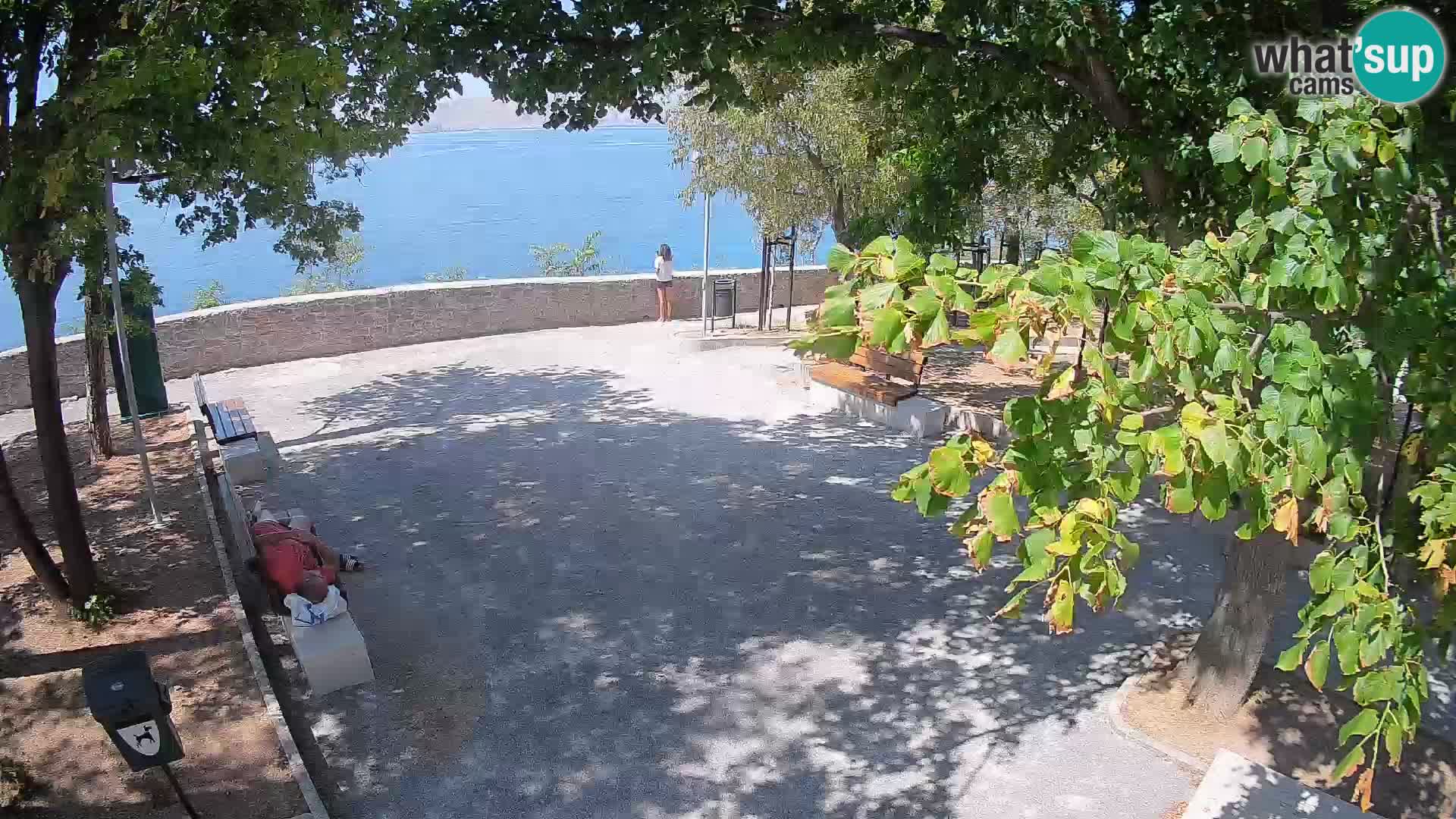 Spletna kamera Senj v živo – Park pisateljev in Velebitski kanal