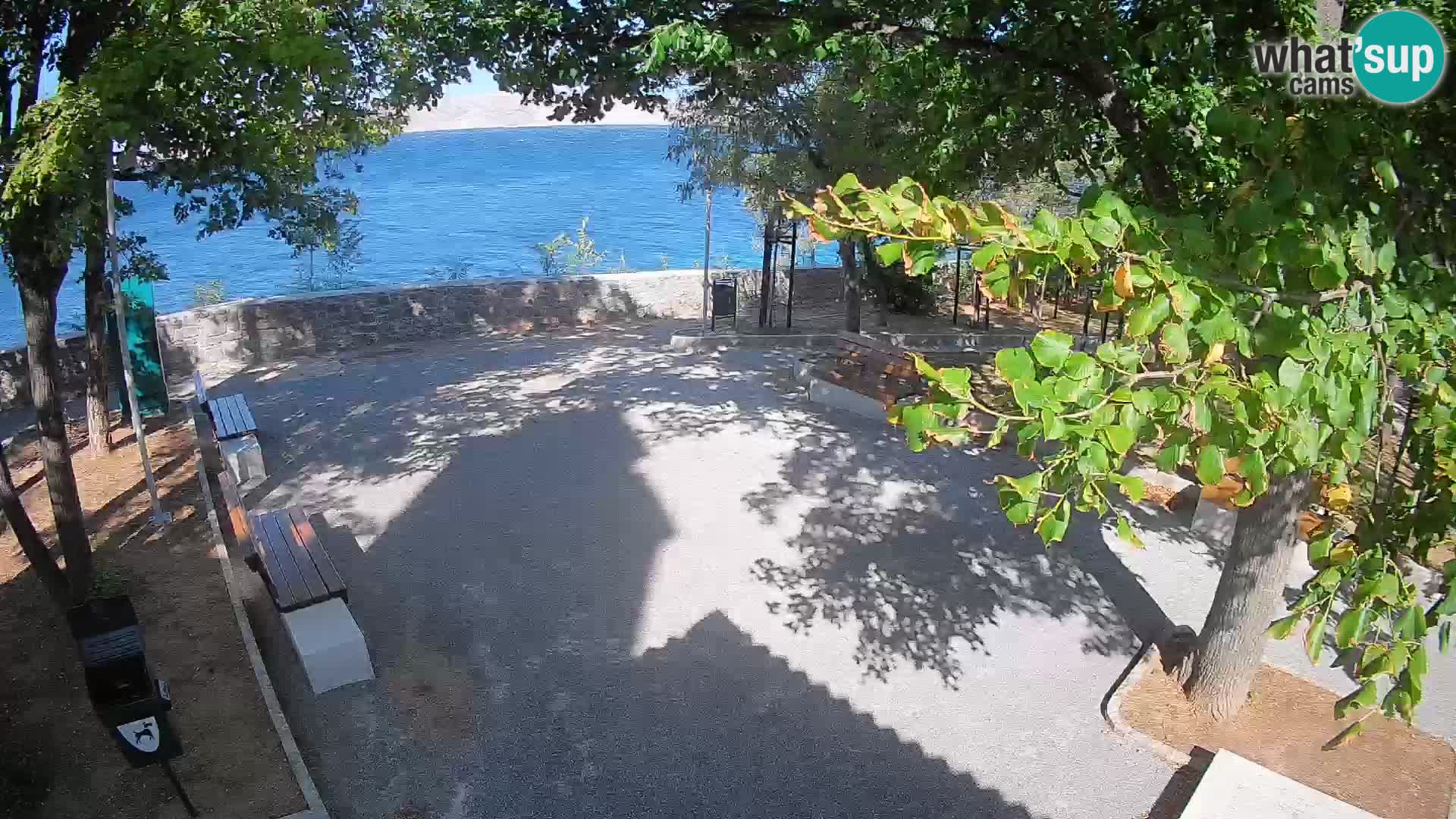 Spletna kamera Senj v živo – Park pisateljev in Velebitski kanal