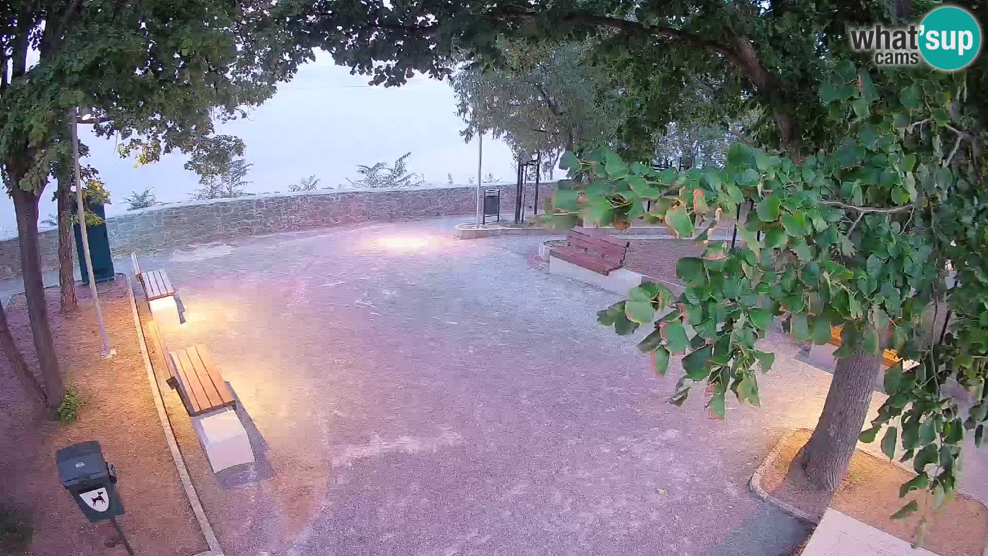 Kamera uživo Senj – Park književnika i Velebitski kanal