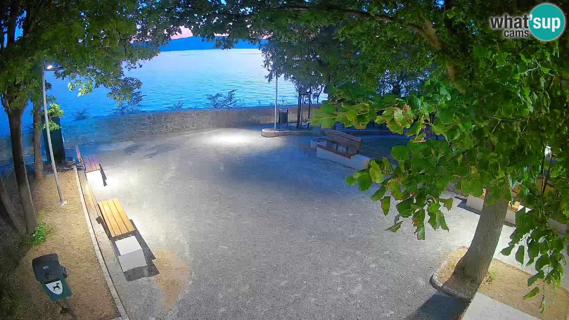 Spletna kamera Senj v živo – Park pisateljev in Velebitski kanal