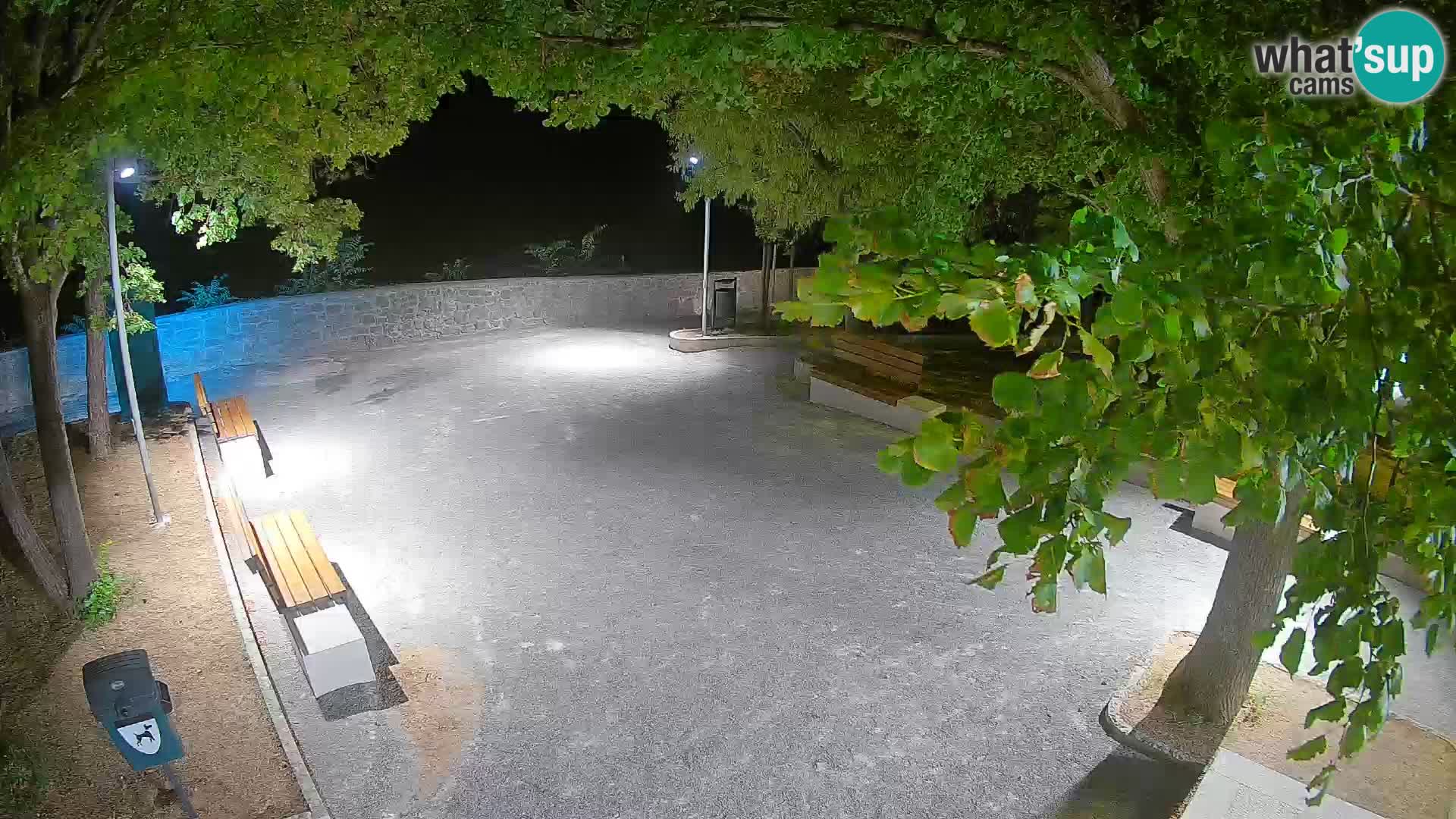 Spletna kamera Senj v živo – Park pisateljev in Velebitski kanal
