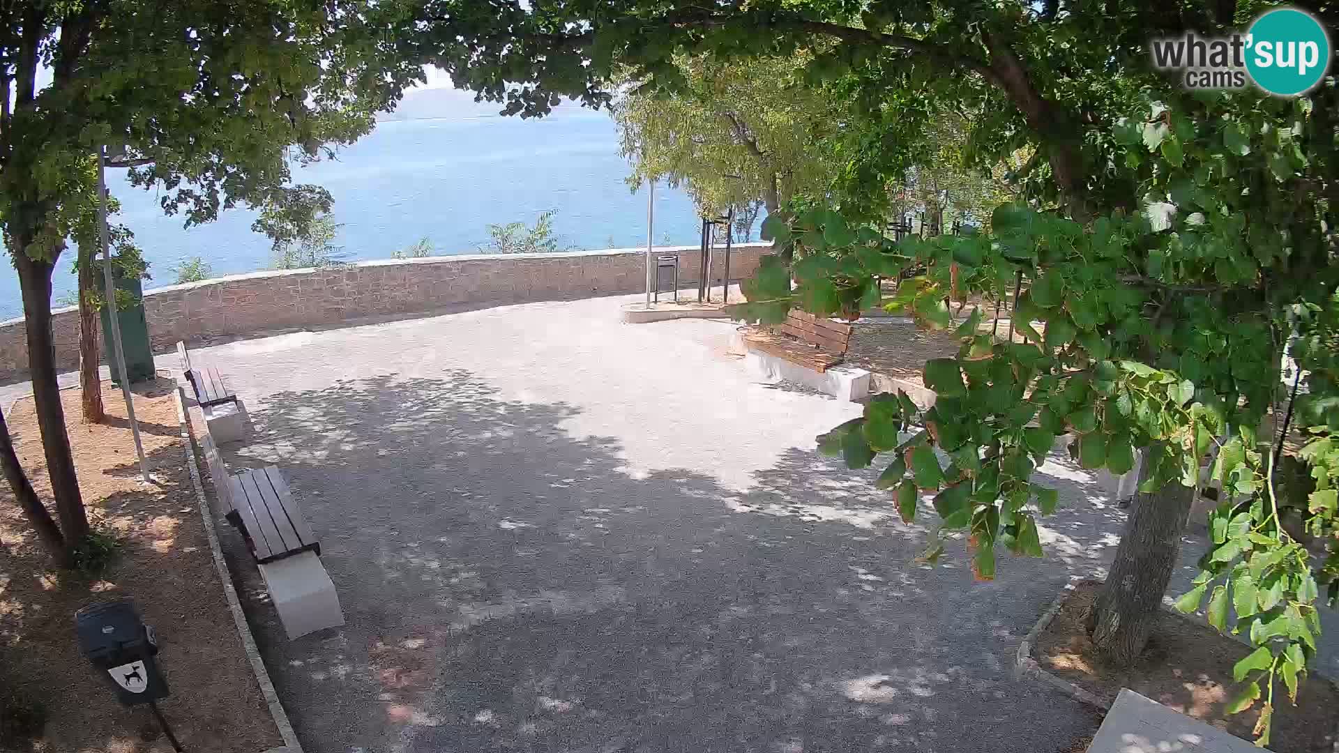 Spletna kamera Senj v živo – Park pisateljev in Velebitski kanal