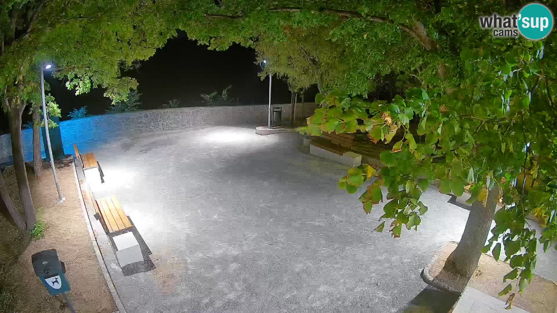 Spletna kamera Senj v živo – Park pisateljev in Velebitski kanal