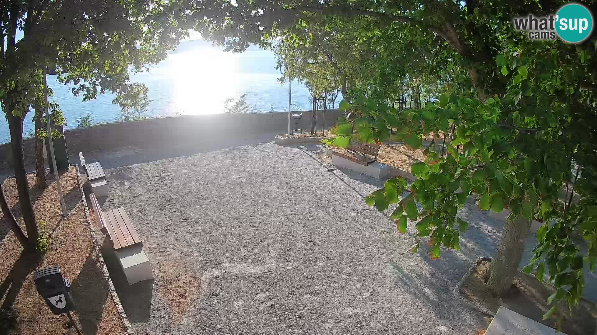 Spletna kamera Senj v živo – Park pisateljev in Velebitski kanal