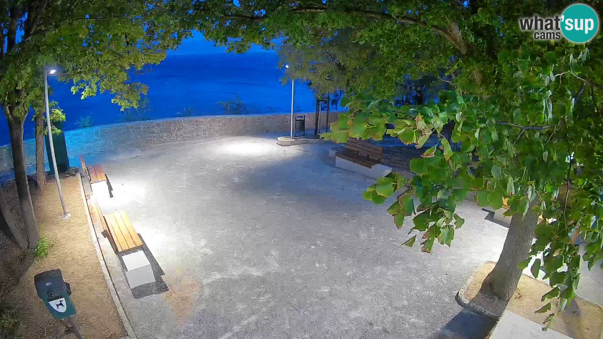 Spletna kamera Senj v živo – Park pisateljev in Velebitski kanal