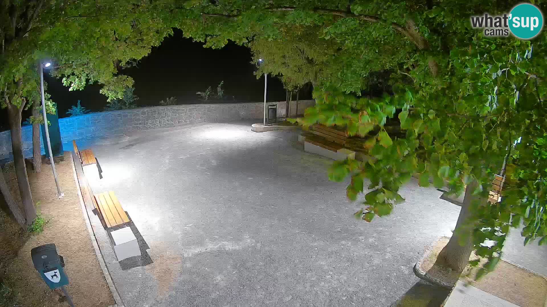 Spletna kamera Senj v živo – Park pisateljev in Velebitski kanal