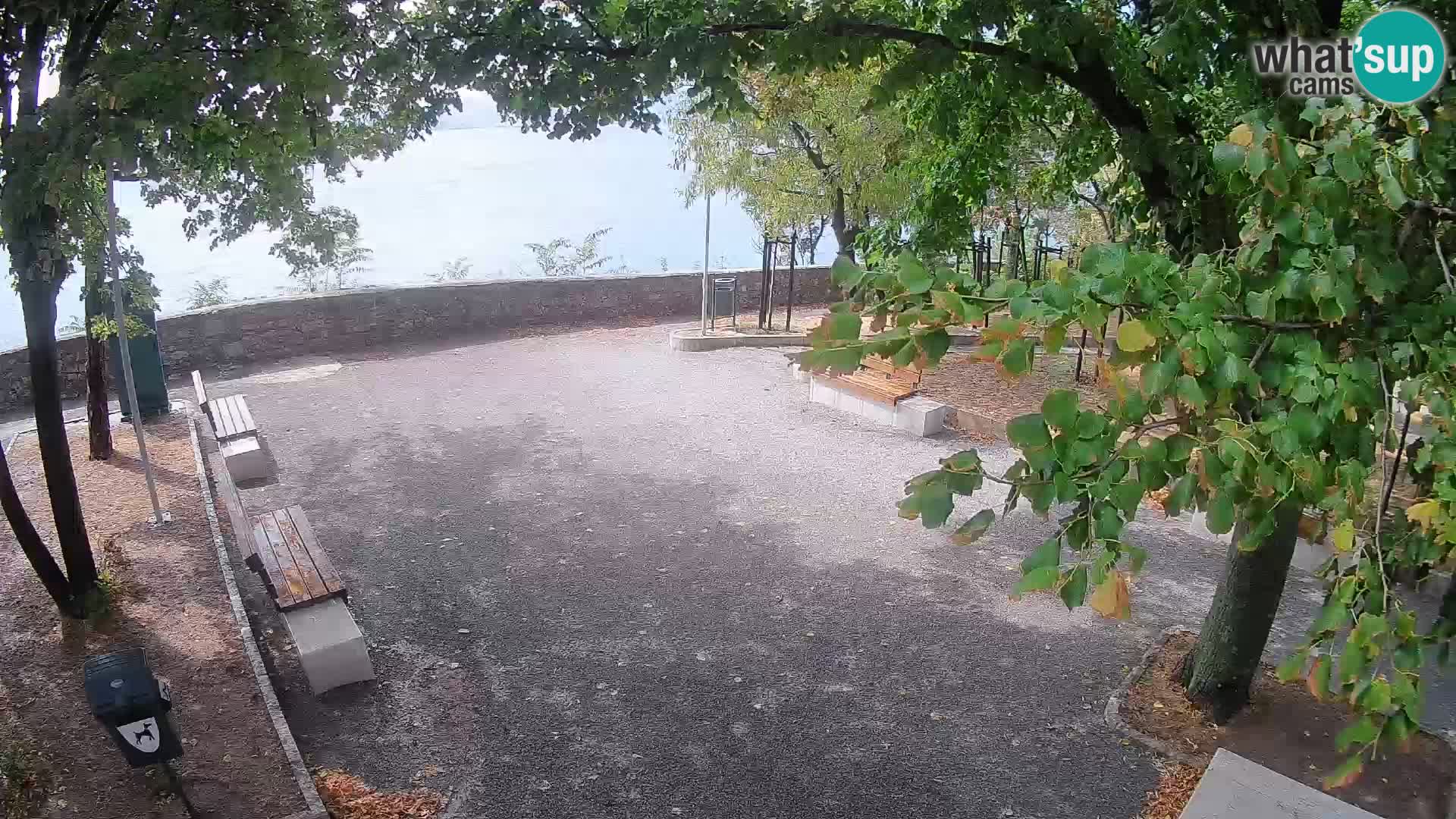 Spletna kamera Senj v živo – Park pisateljev in Velebitski kanal
