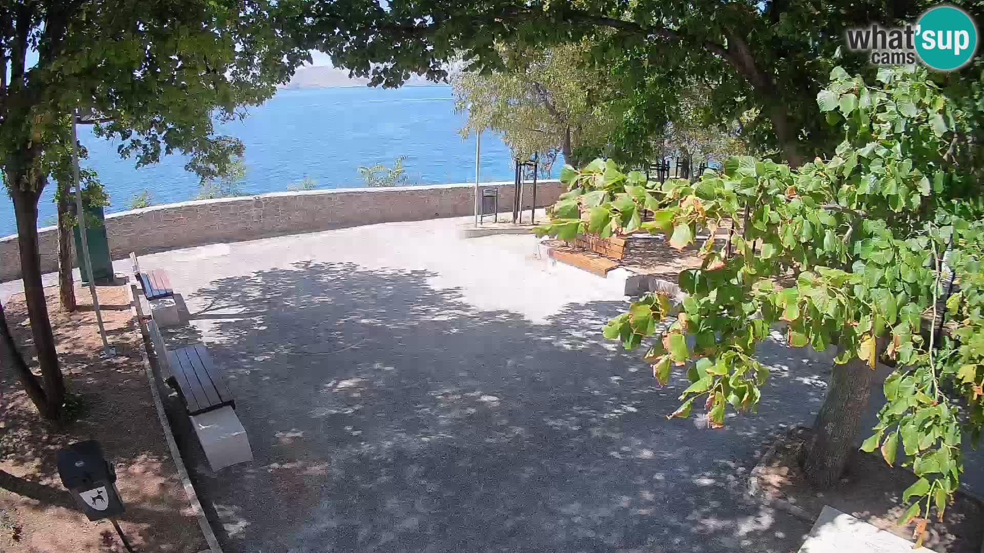 Spletna kamera Senj v živo – Park pisateljev in Velebitski kanal