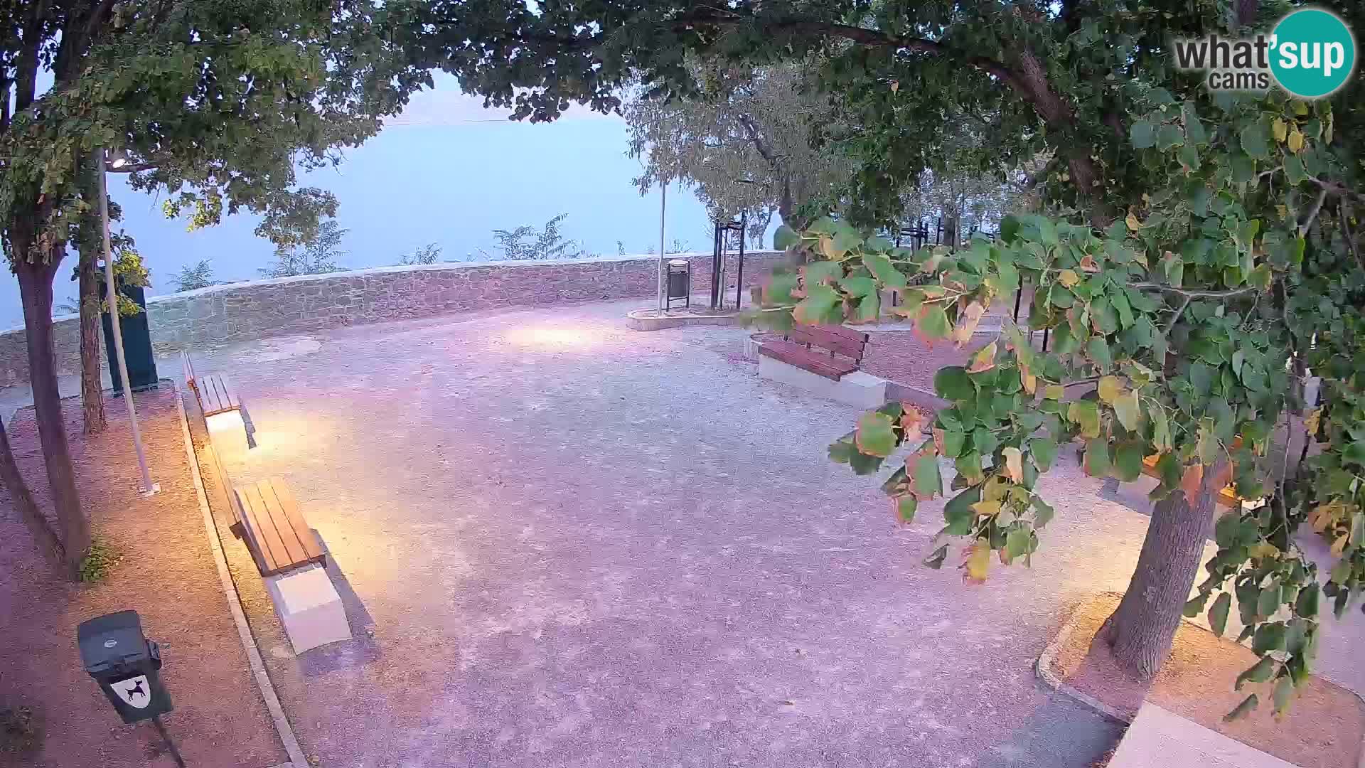 Webcam Senj en direct – Parc des Écrivains et canal du Velebit