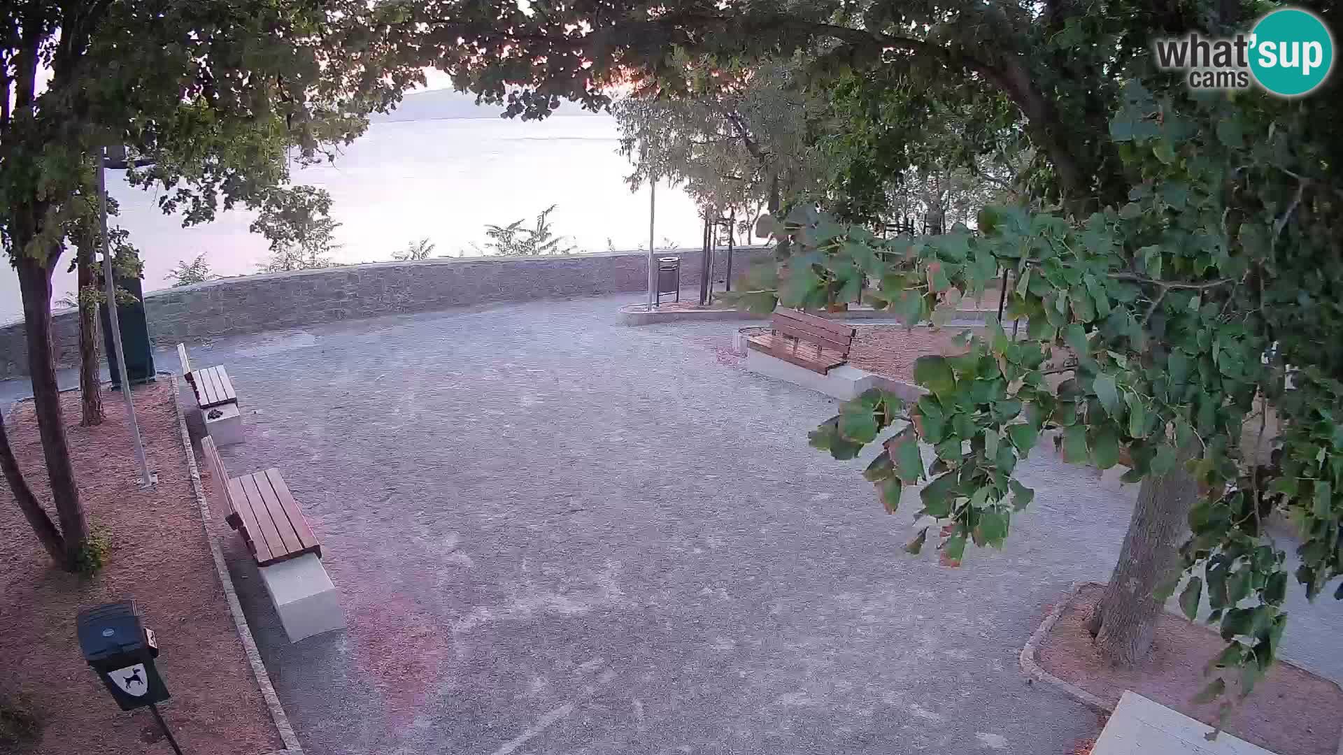 Webcam Senj en direct – Parc des Écrivains et canal du Velebit