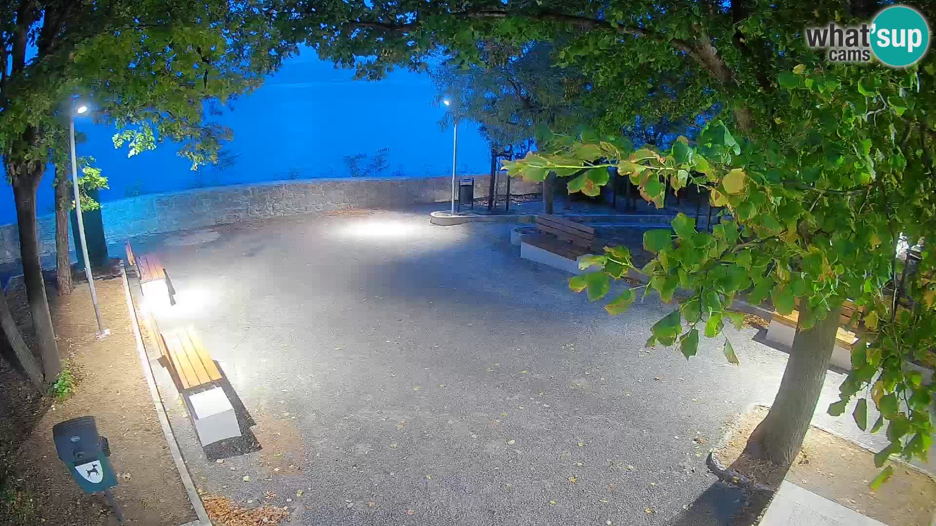 Spletna kamera Senj v živo – Park pisateljev in Velebitski kanal