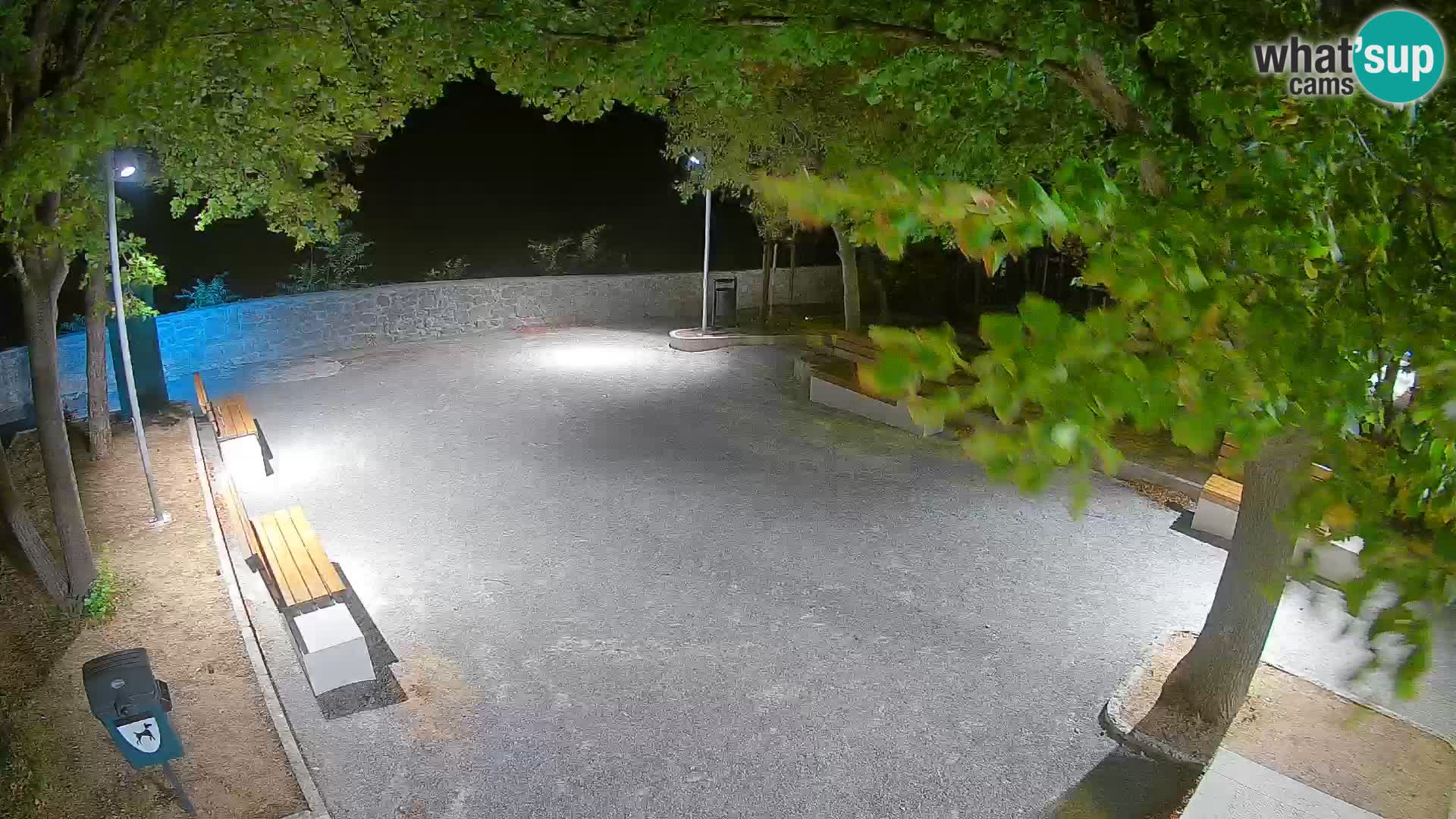 Spletna kamera Senj v živo – Park pisateljev in Velebitski kanal