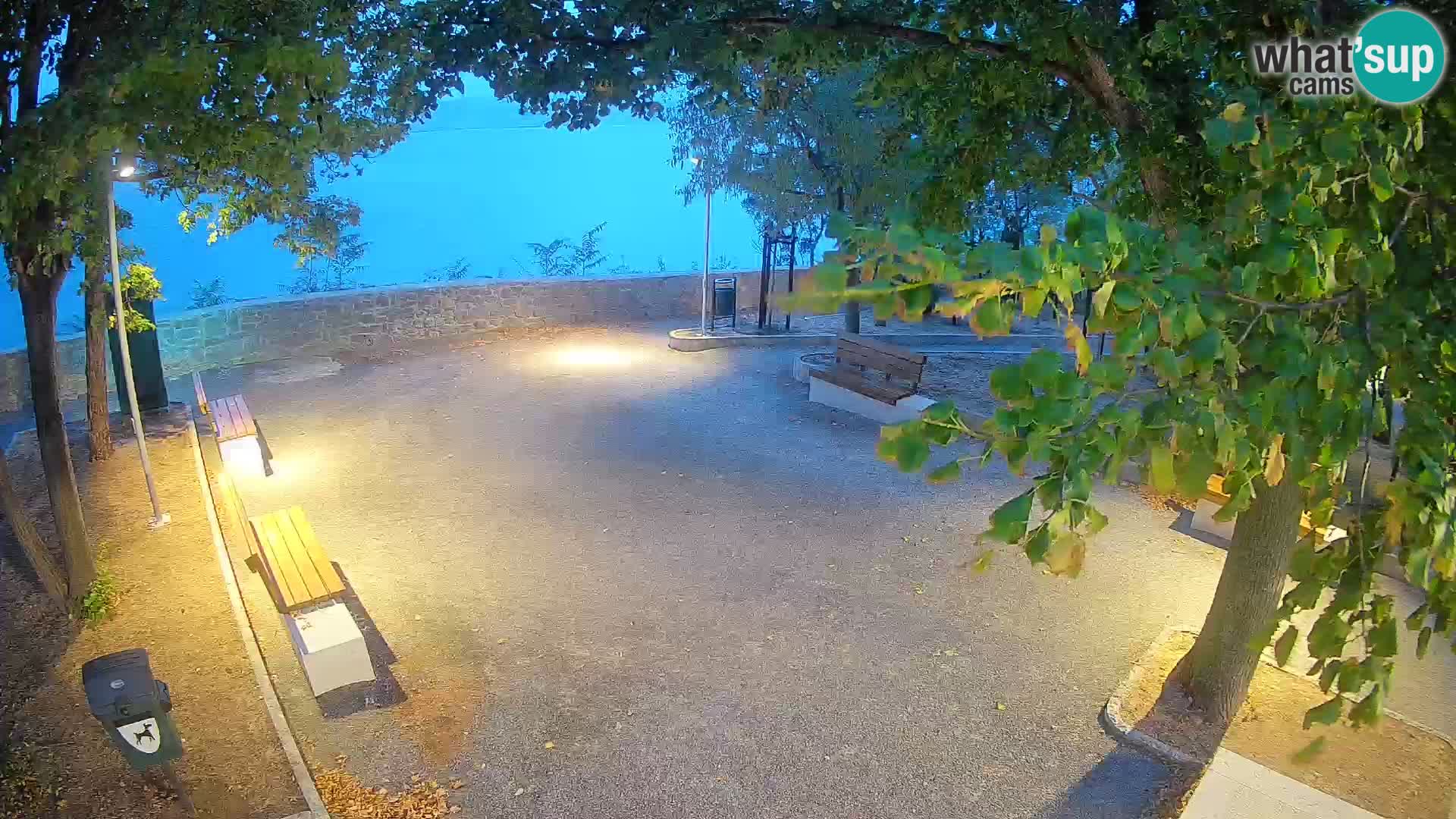Webcam Senj en direct – Parc des Écrivains et canal du Velebit