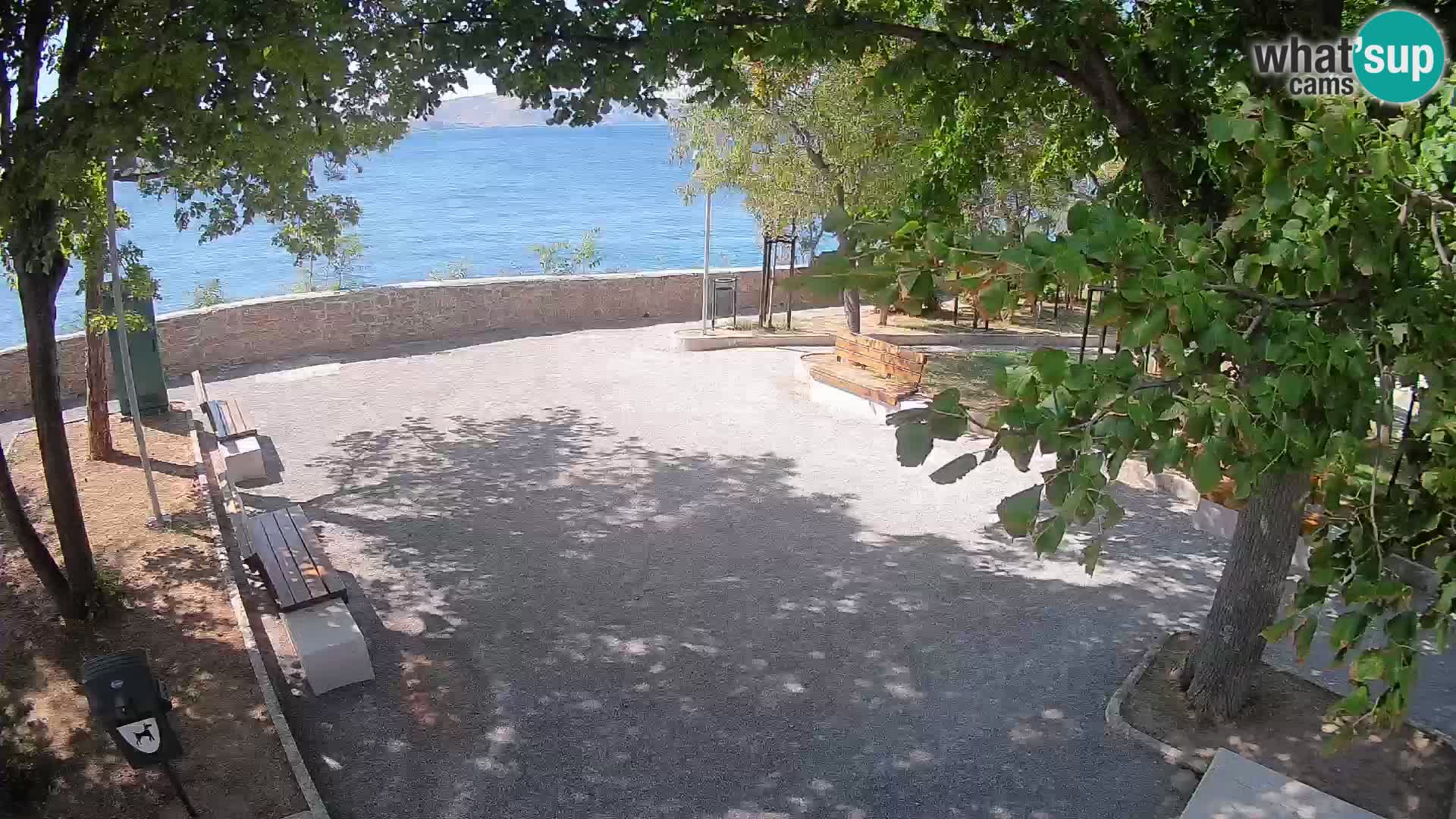 Spletna kamera Senj v živo – Park pisateljev in Velebitski kanal