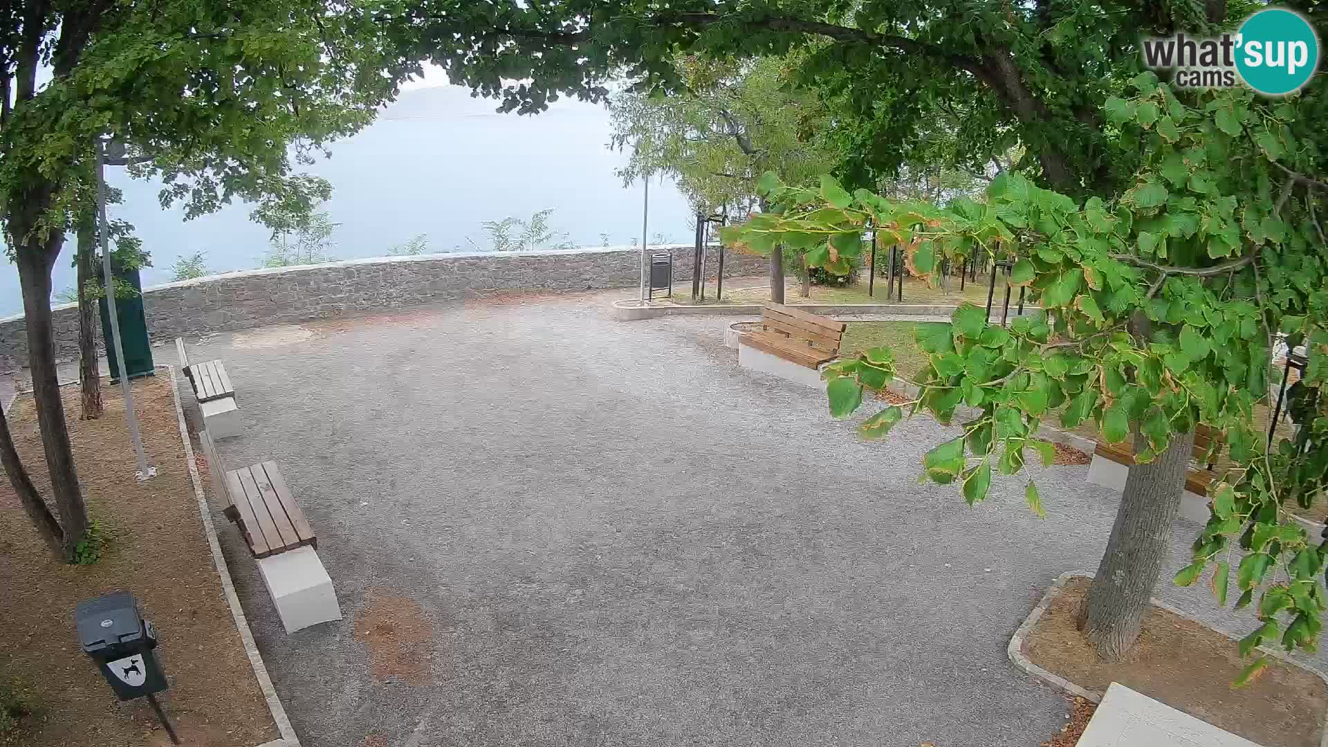 Spletna kamera Senj v živo – Park pisateljev in Velebitski kanal