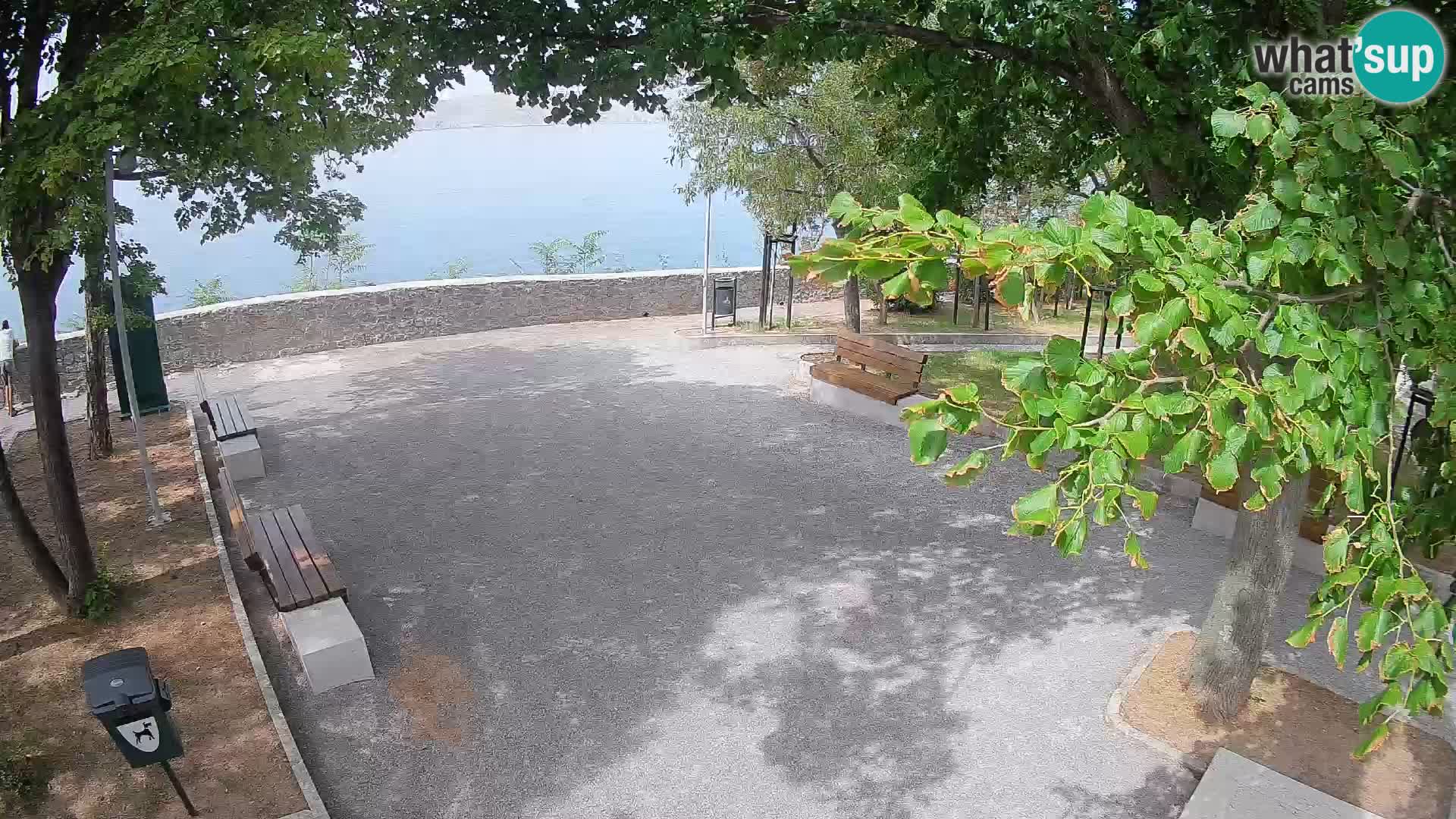 Spletna kamera Senj v živo – Park pisateljev in Velebitski kanal