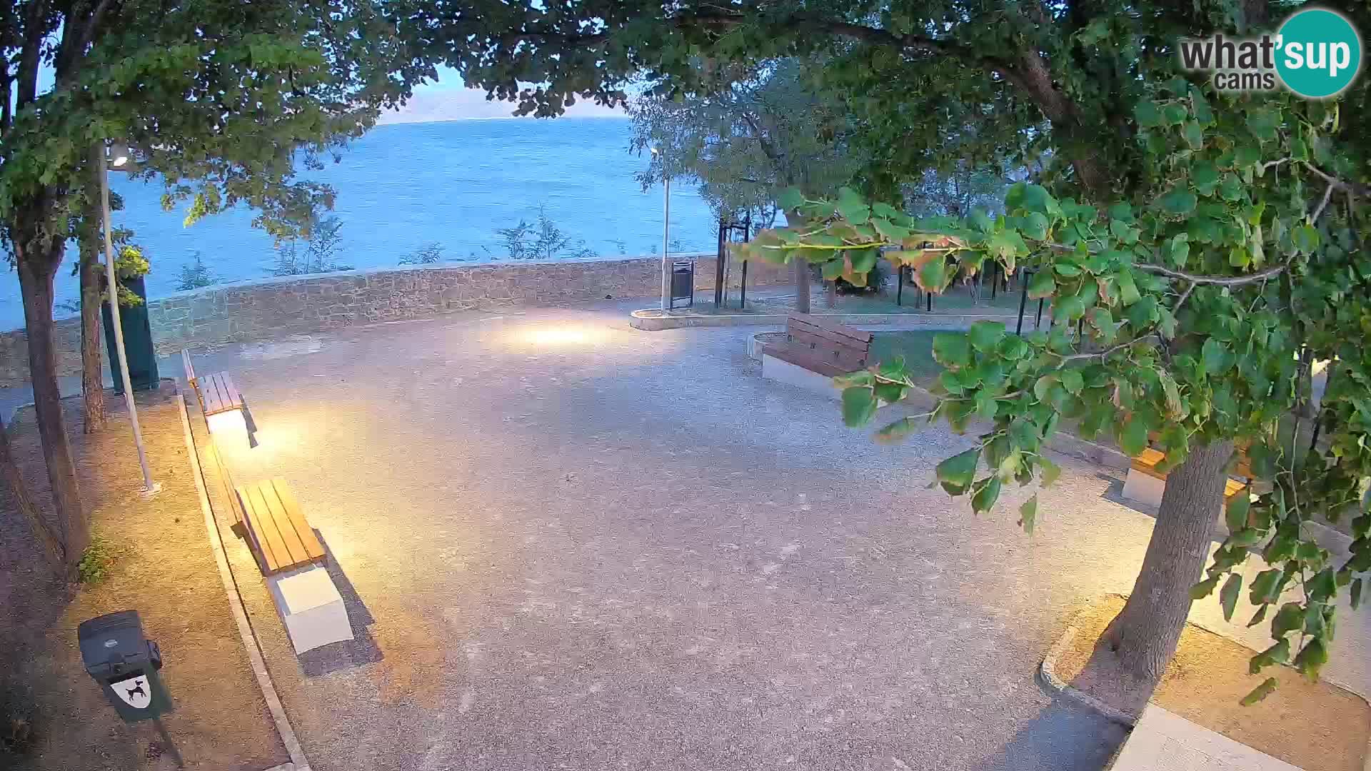 Kamera uživo Senj – Park književnika i Velebitski kanal