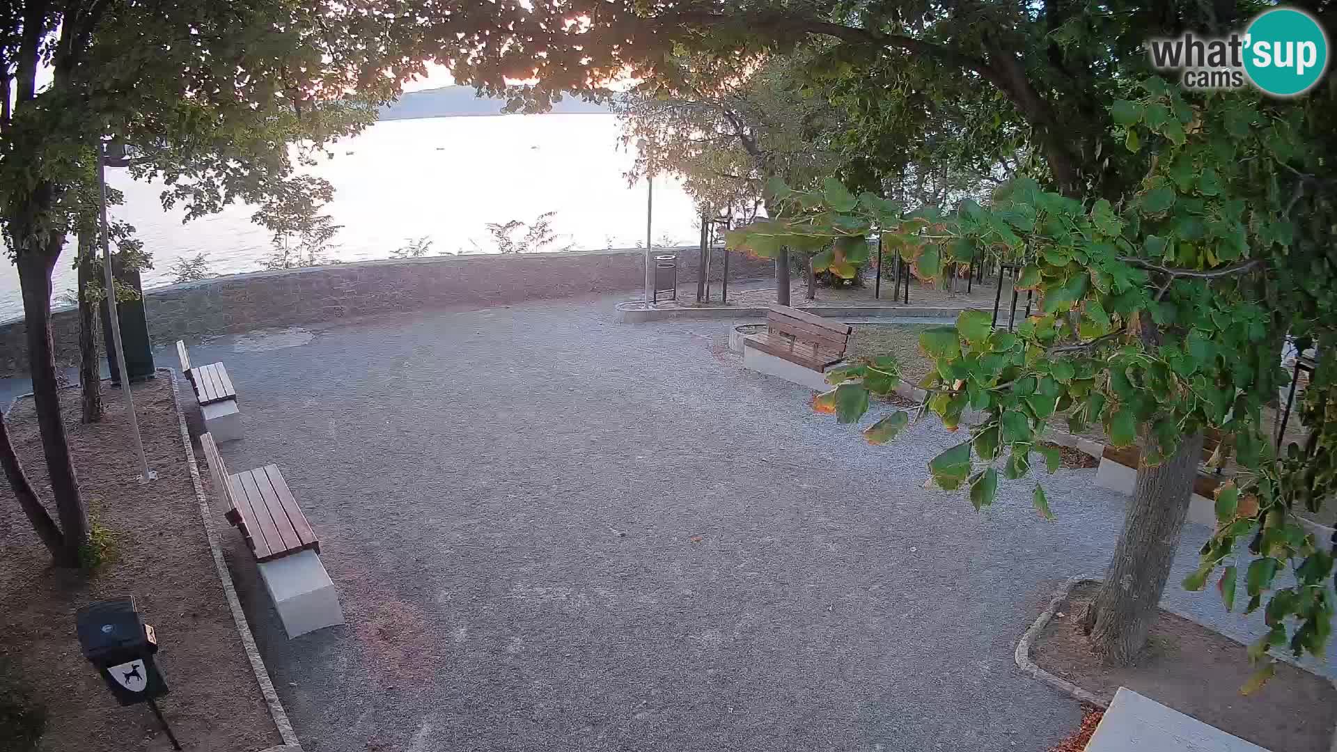 Spletna kamera Senj v živo – Park pisateljev in Velebitski kanal