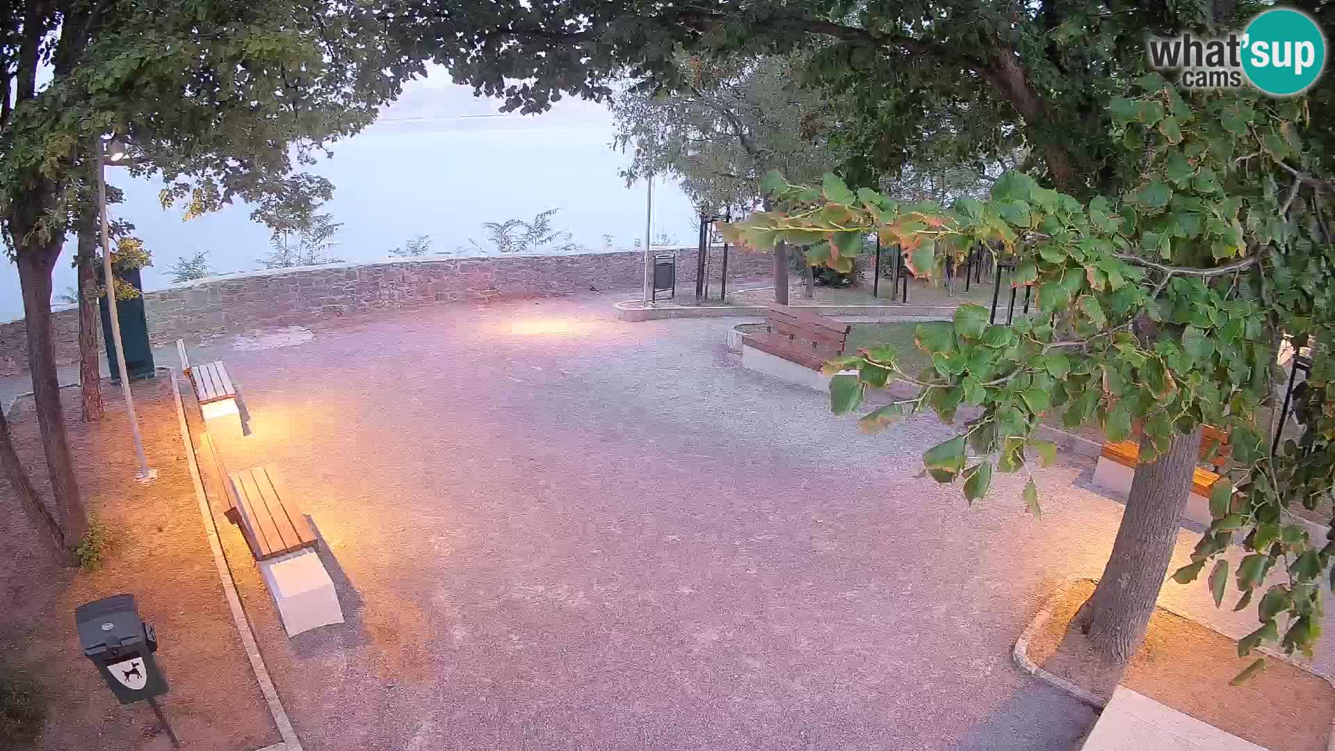 Kamera uživo Senj – Park književnika i Velebitski kanal
