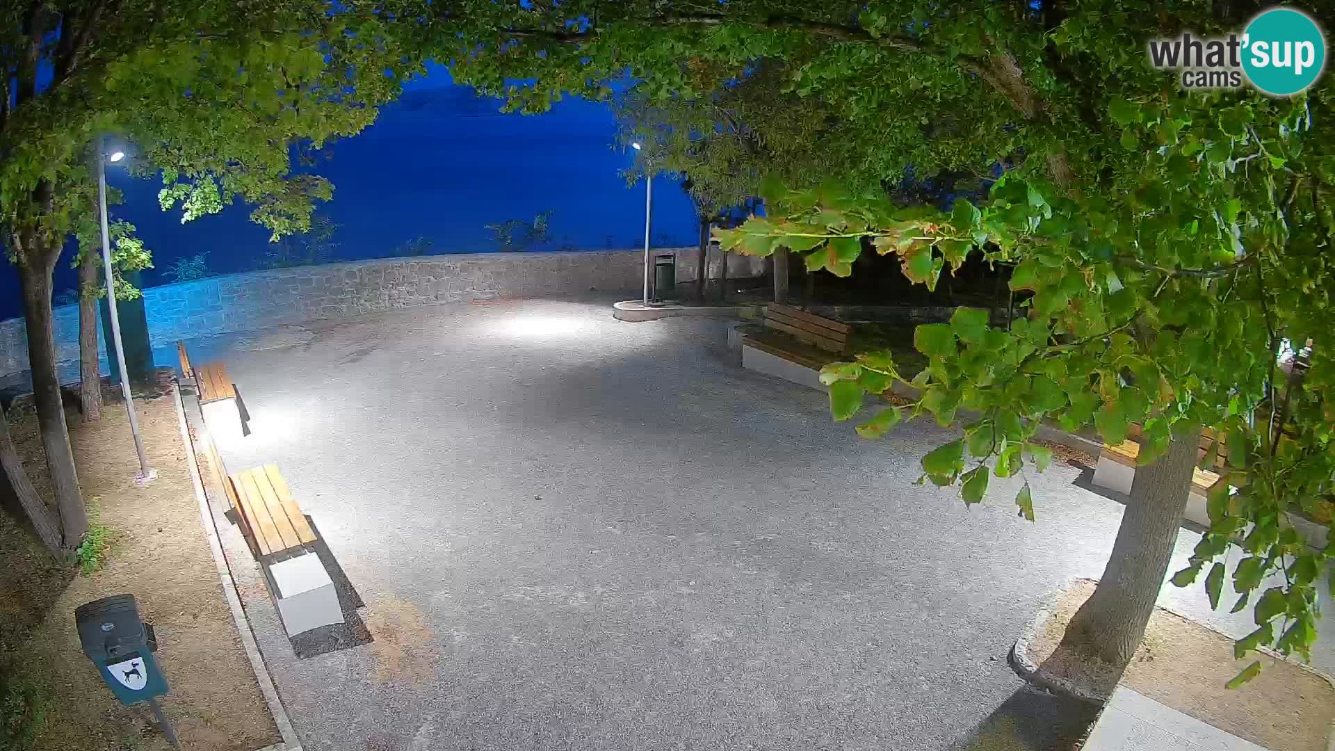 Spletna kamera Senj v živo – Park pisateljev in Velebitski kanal