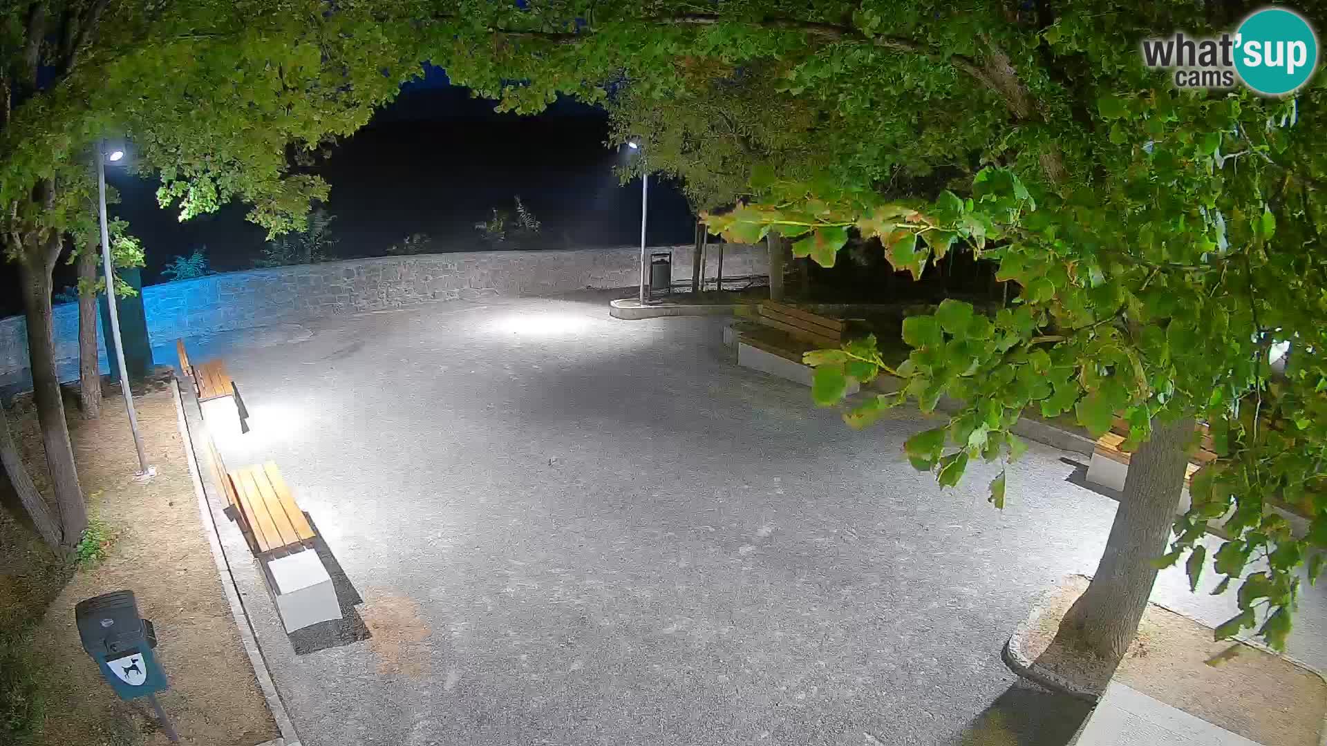 Spletna kamera Senj v živo – Park pisateljev in Velebitski kanal