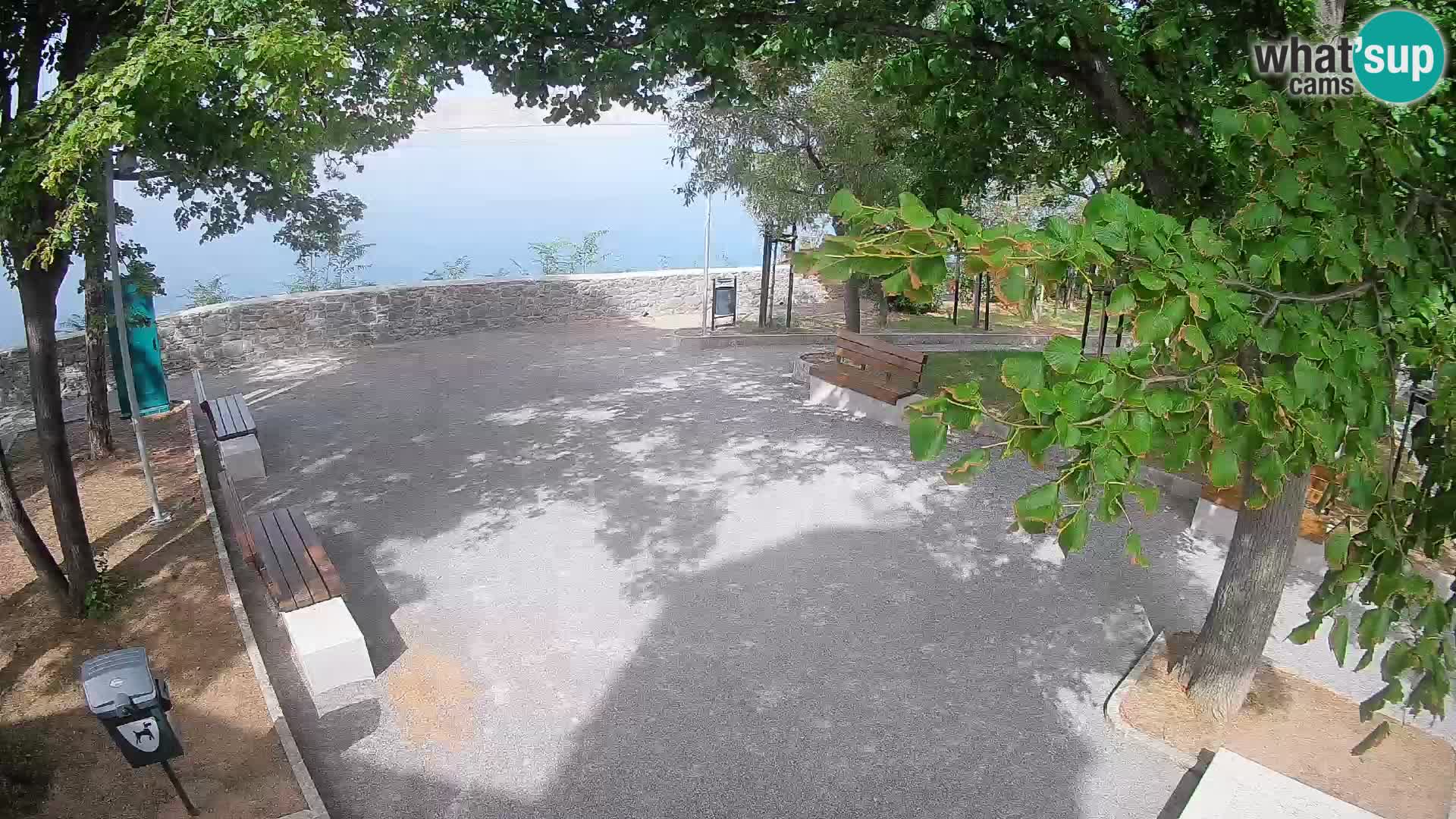 Spletna kamera Senj v živo – Park pisateljev in Velebitski kanal