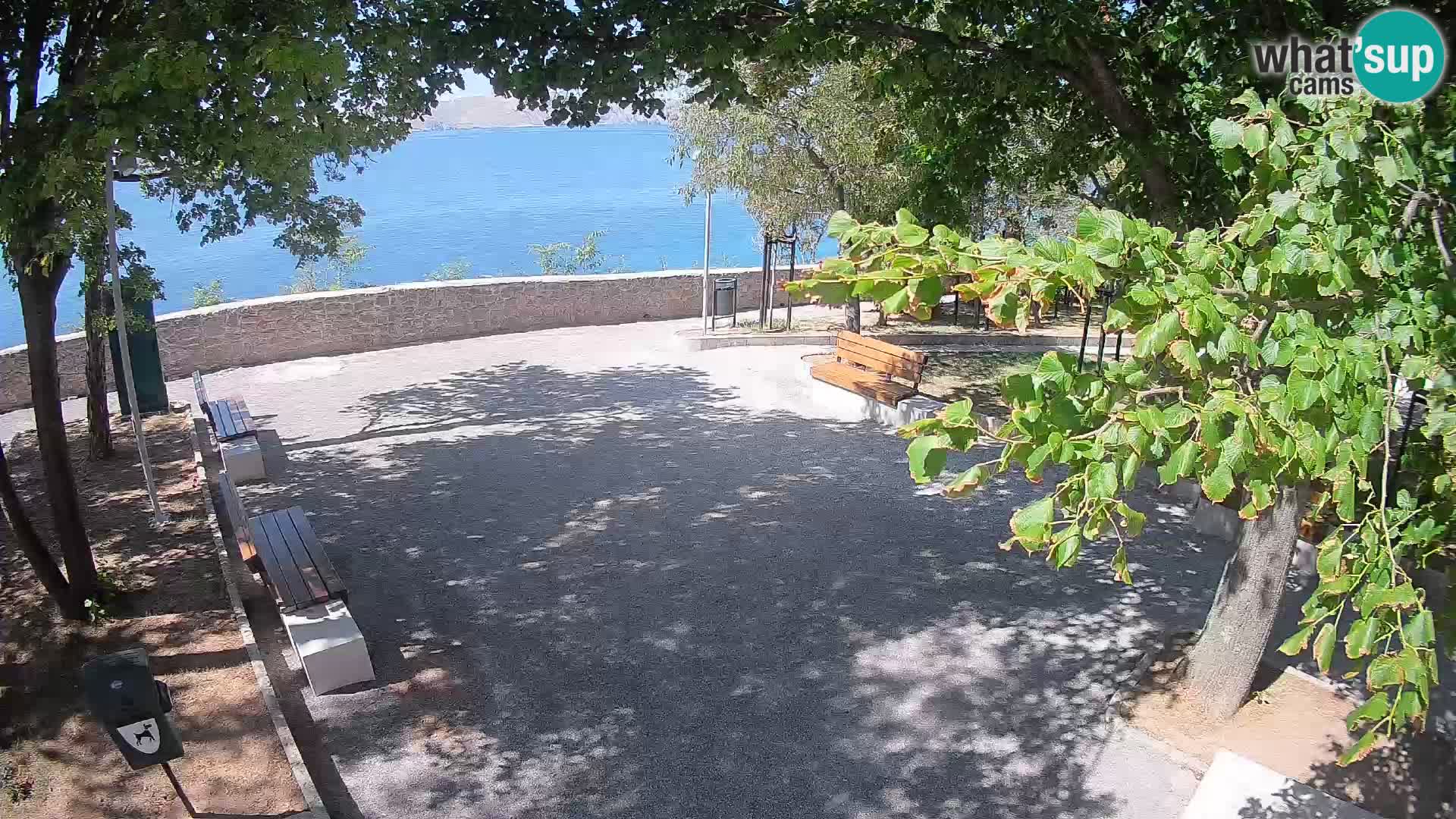 Spletna kamera Senj v živo – Park pisateljev in Velebitski kanal
