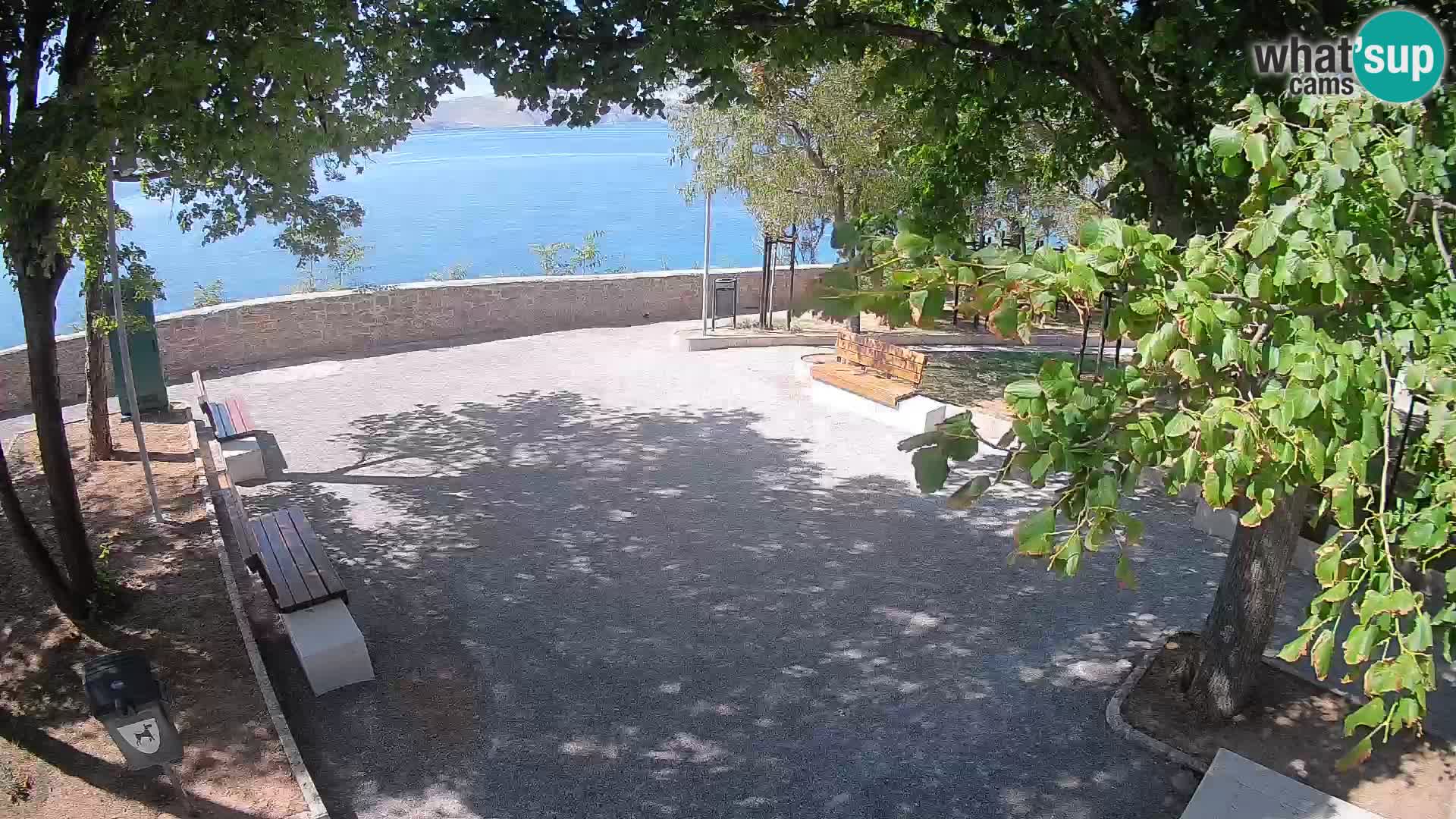 Spletna kamera Senj v živo – Park pisateljev in Velebitski kanal