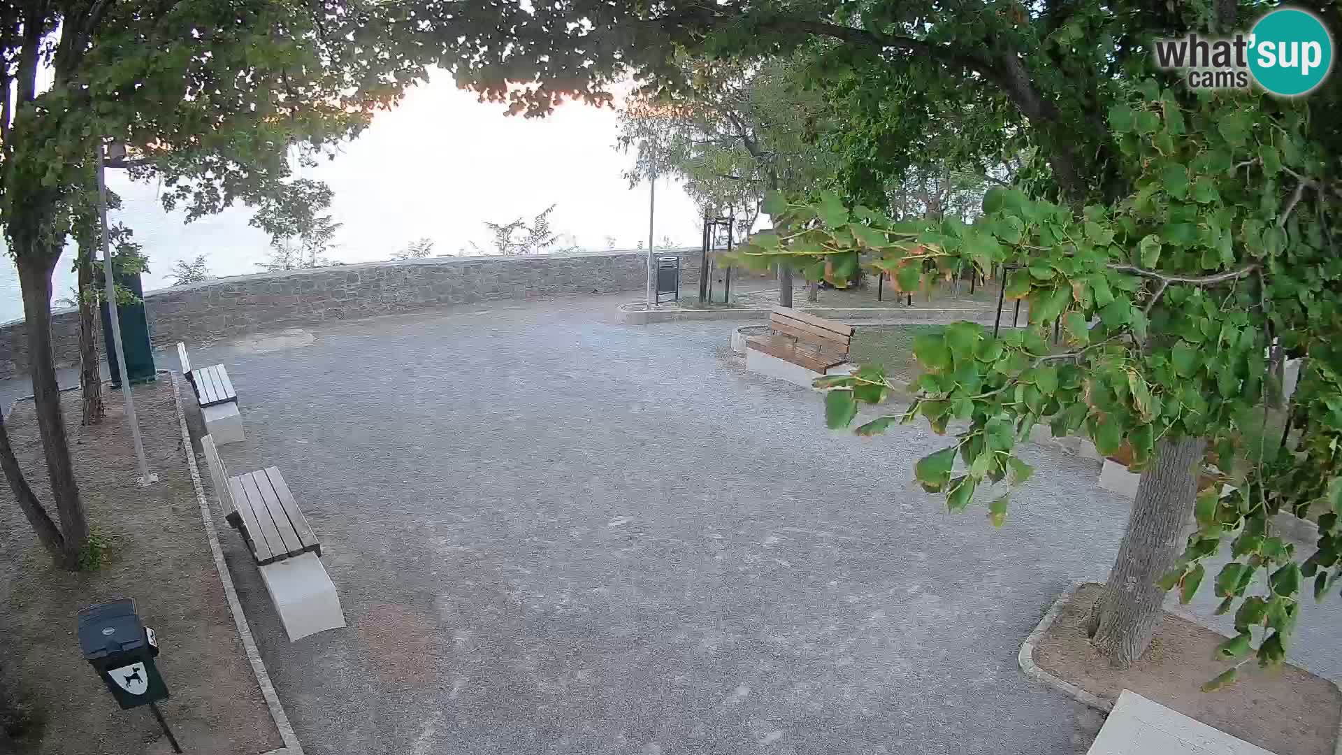 Webcam Senj en direct – Parc des Écrivains et canal du Velebit