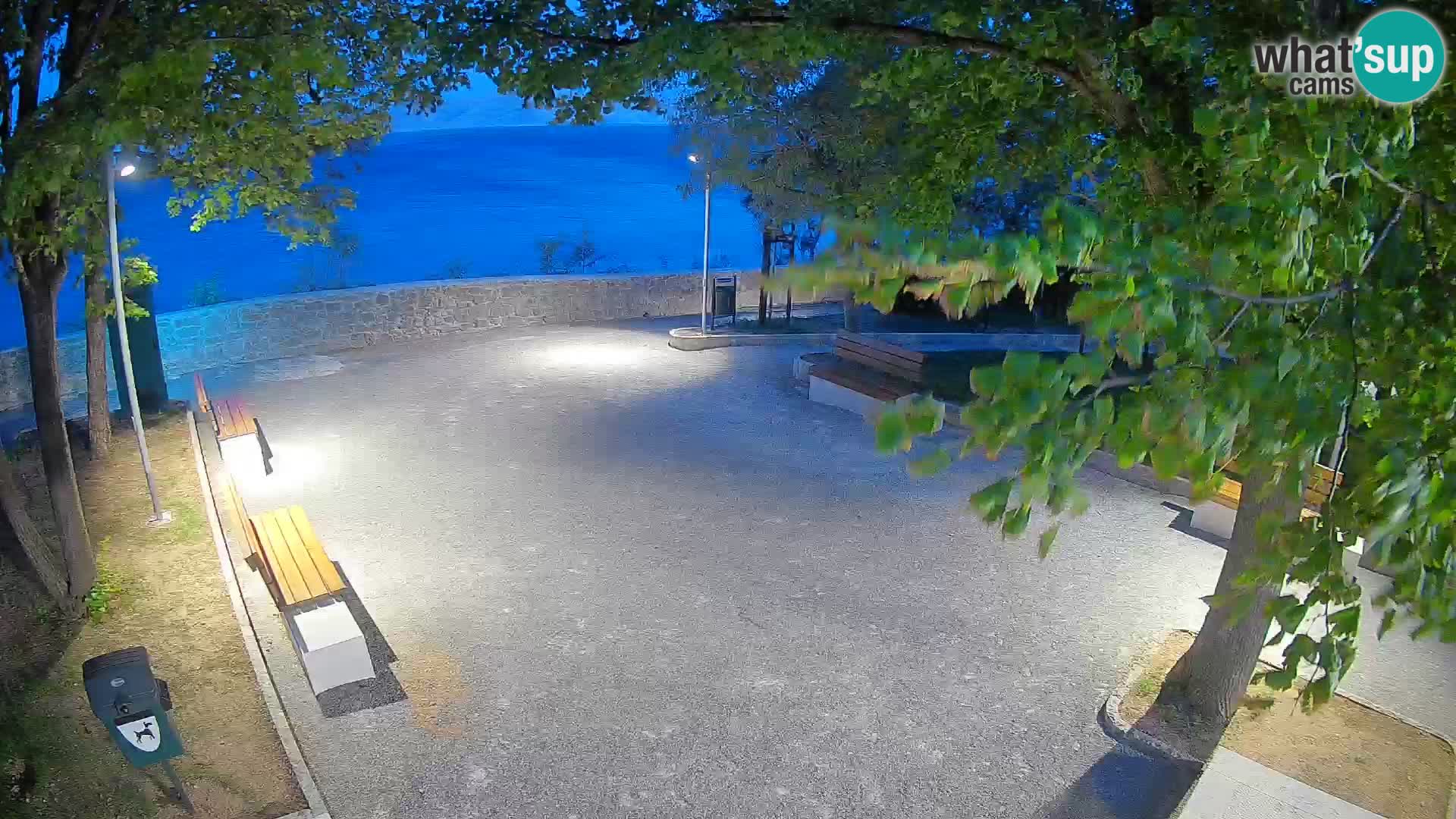 Spletna kamera Senj v živo – Park pisateljev in Velebitski kanal