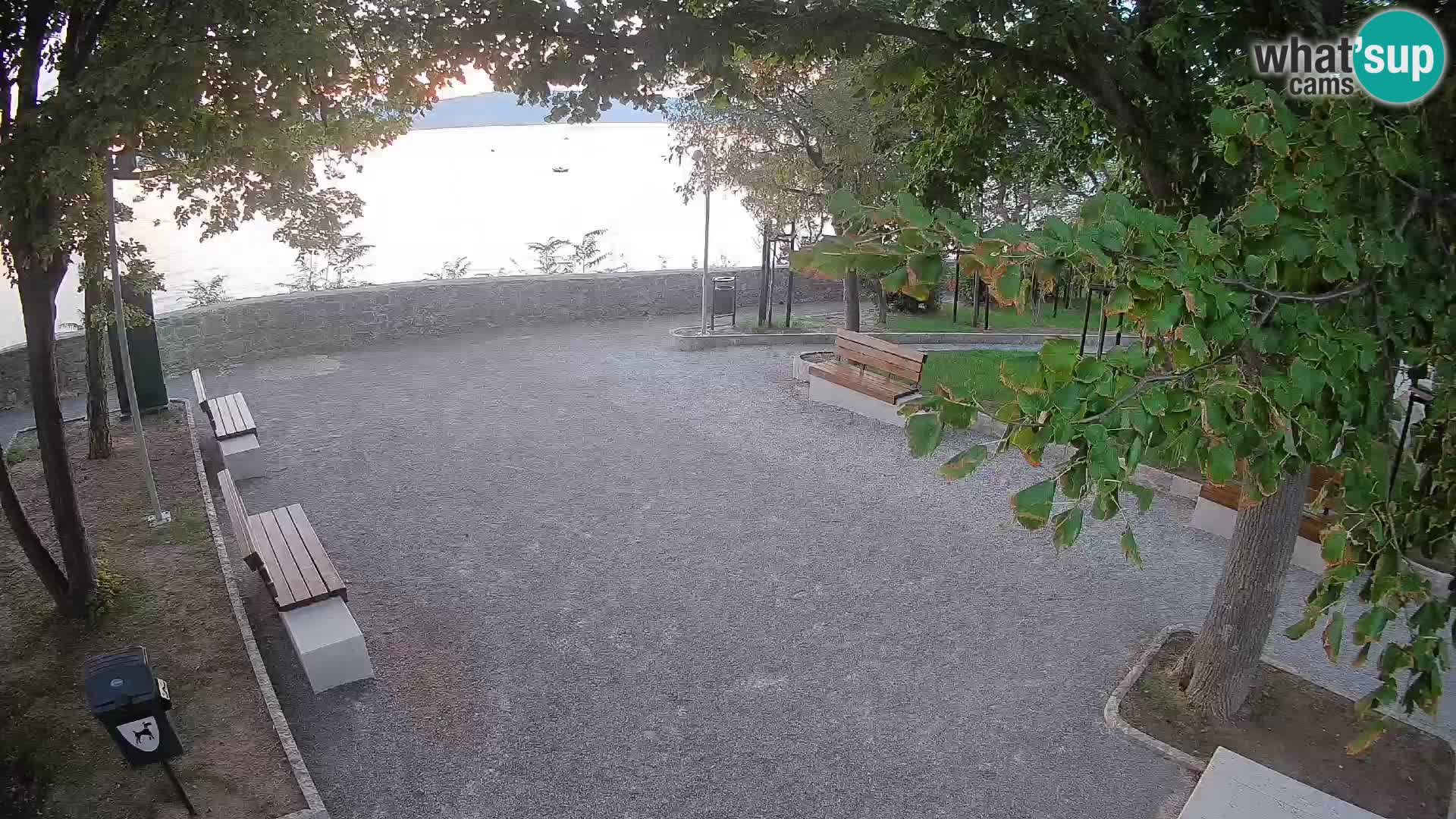 Spletna kamera Senj v živo – Park pisateljev in Velebitski kanal