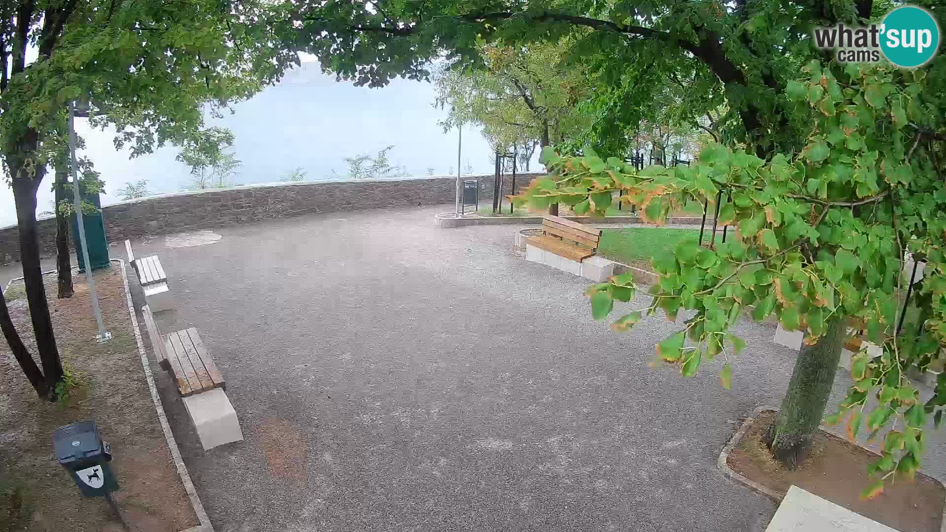 Spletna kamera Senj v živo – Park pisateljev in Velebitski kanal