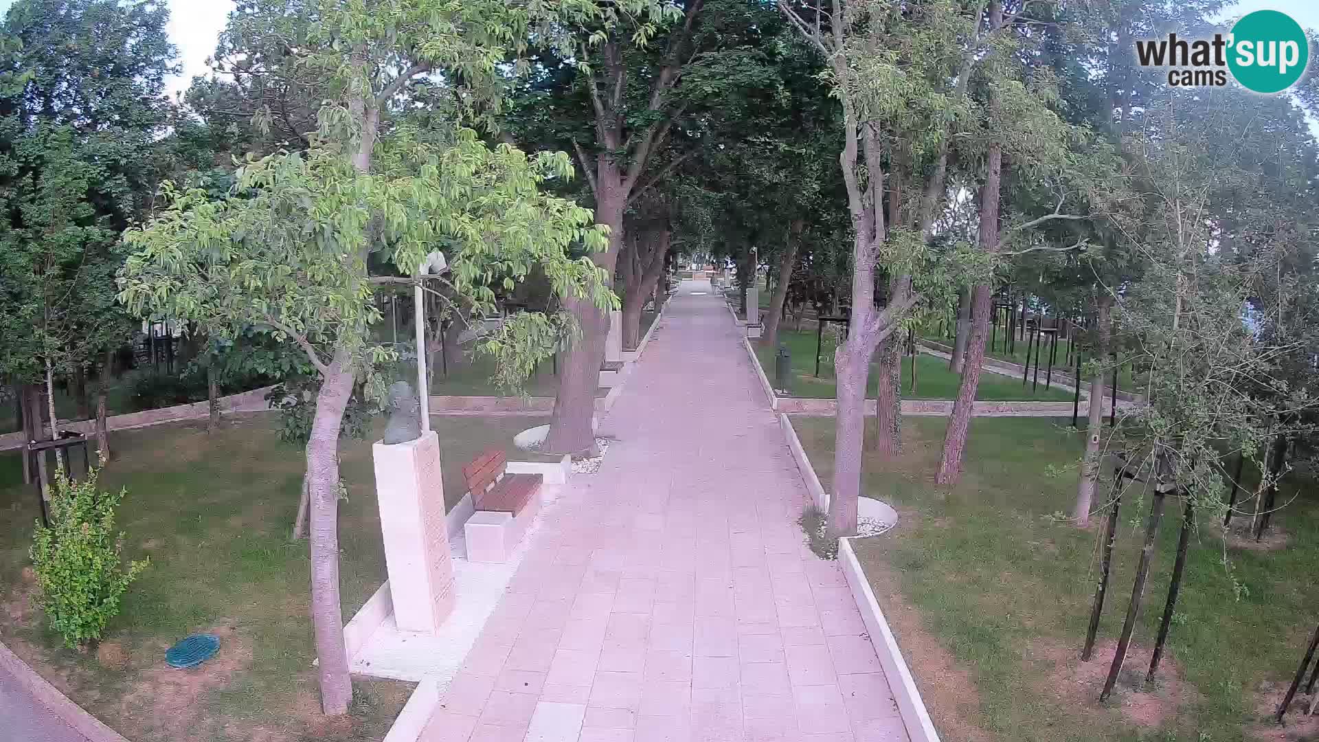 Park pisateljev Senj – Pogled v živo ob morju