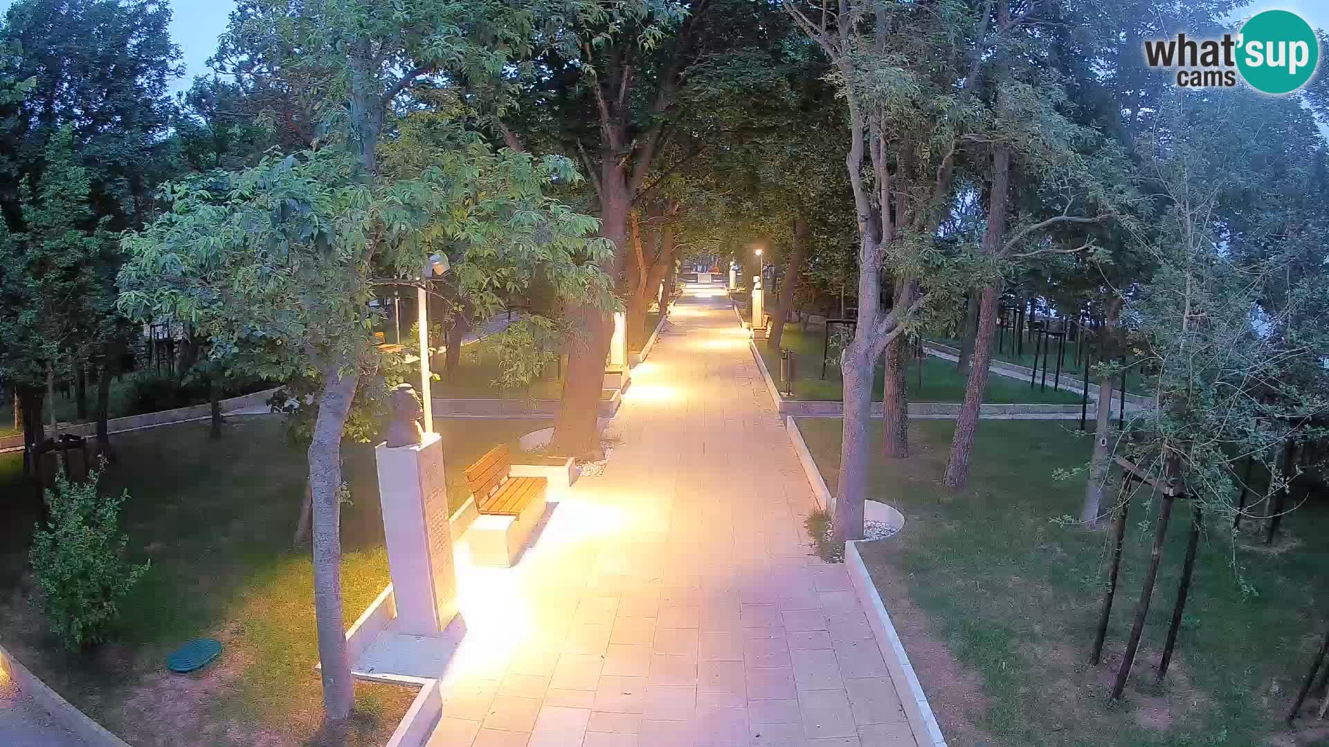 Park pisateljev Senj – Pogled v živo ob morju