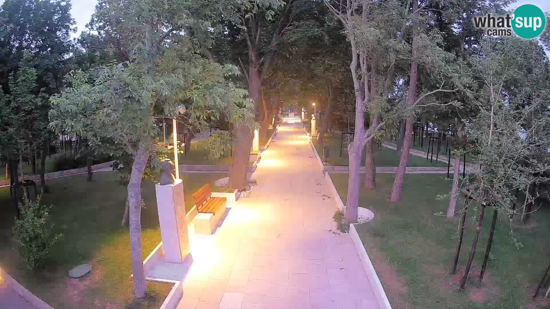 Park pisateljev Senj – Pogled v živo ob morju