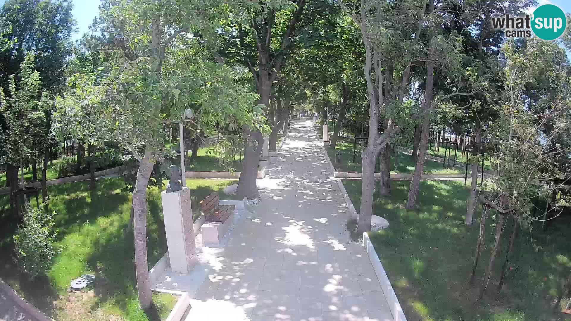 Park pisateljev Senj – Pogled v živo ob morju