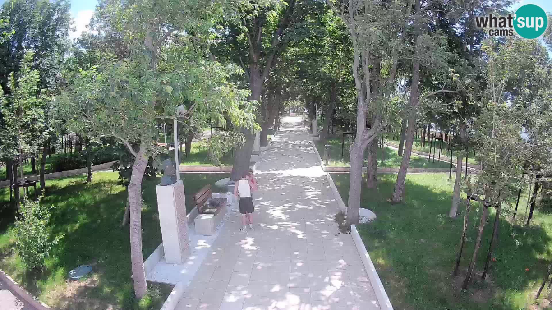 Park pisateljev Senj – Pogled v živo ob morju