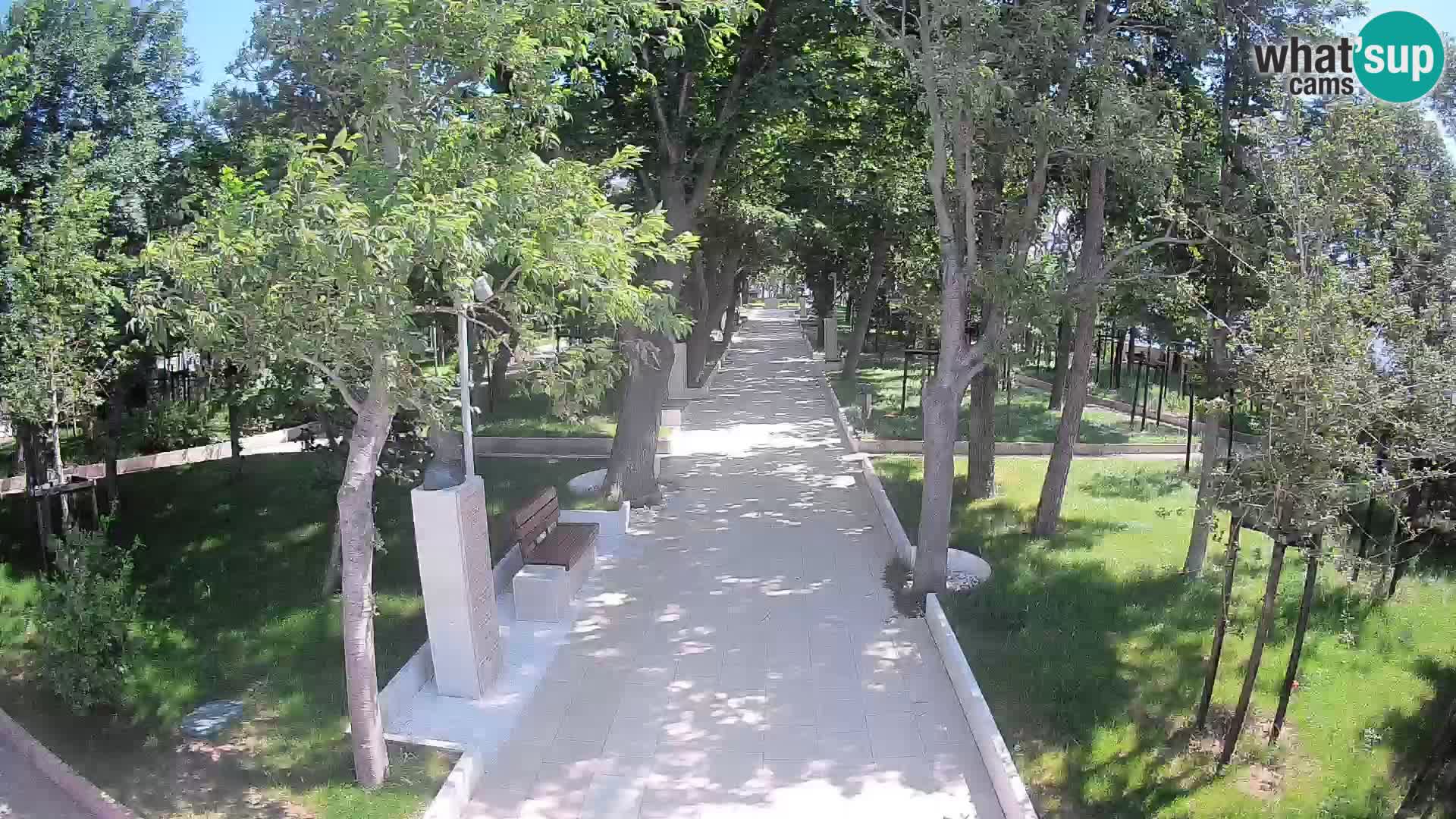 Park pisateljev Senj – Pogled v živo ob morju